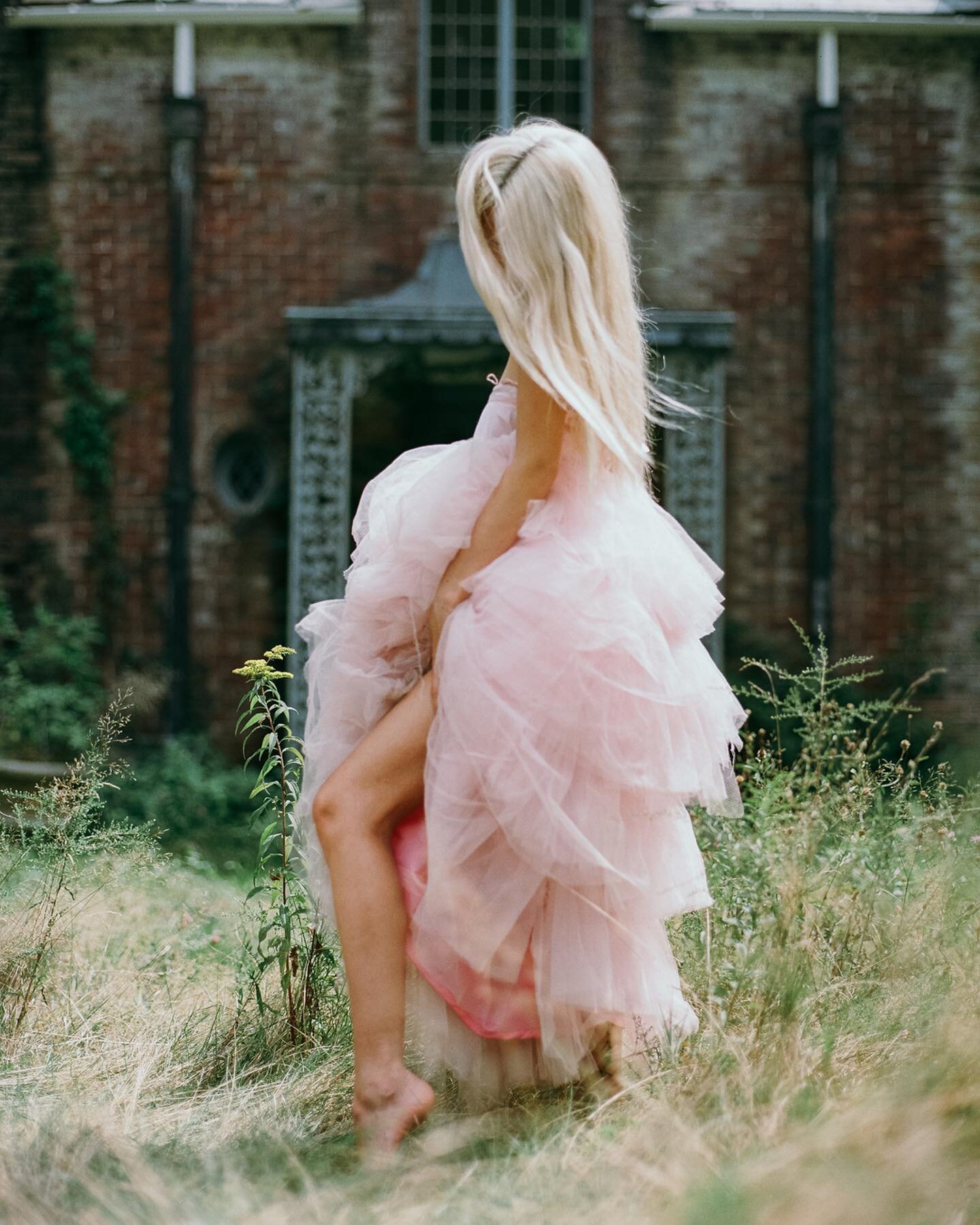 A girl in pink, an abandoned estate ft. @trousseaux #mamiya #645 #mediumformat #jessemurch #cammygrace @cammy.grace
