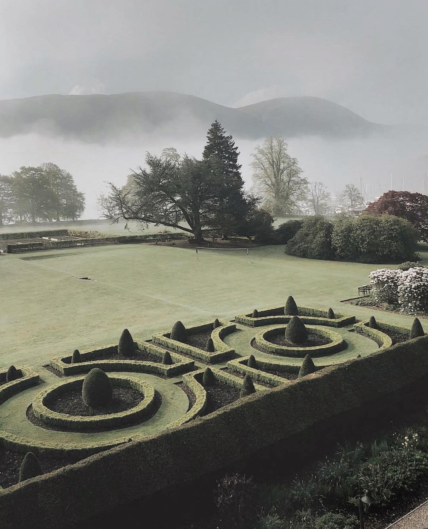 The misty view by @johnstoffer #landscapedesign #landscapephotography #mistymorning