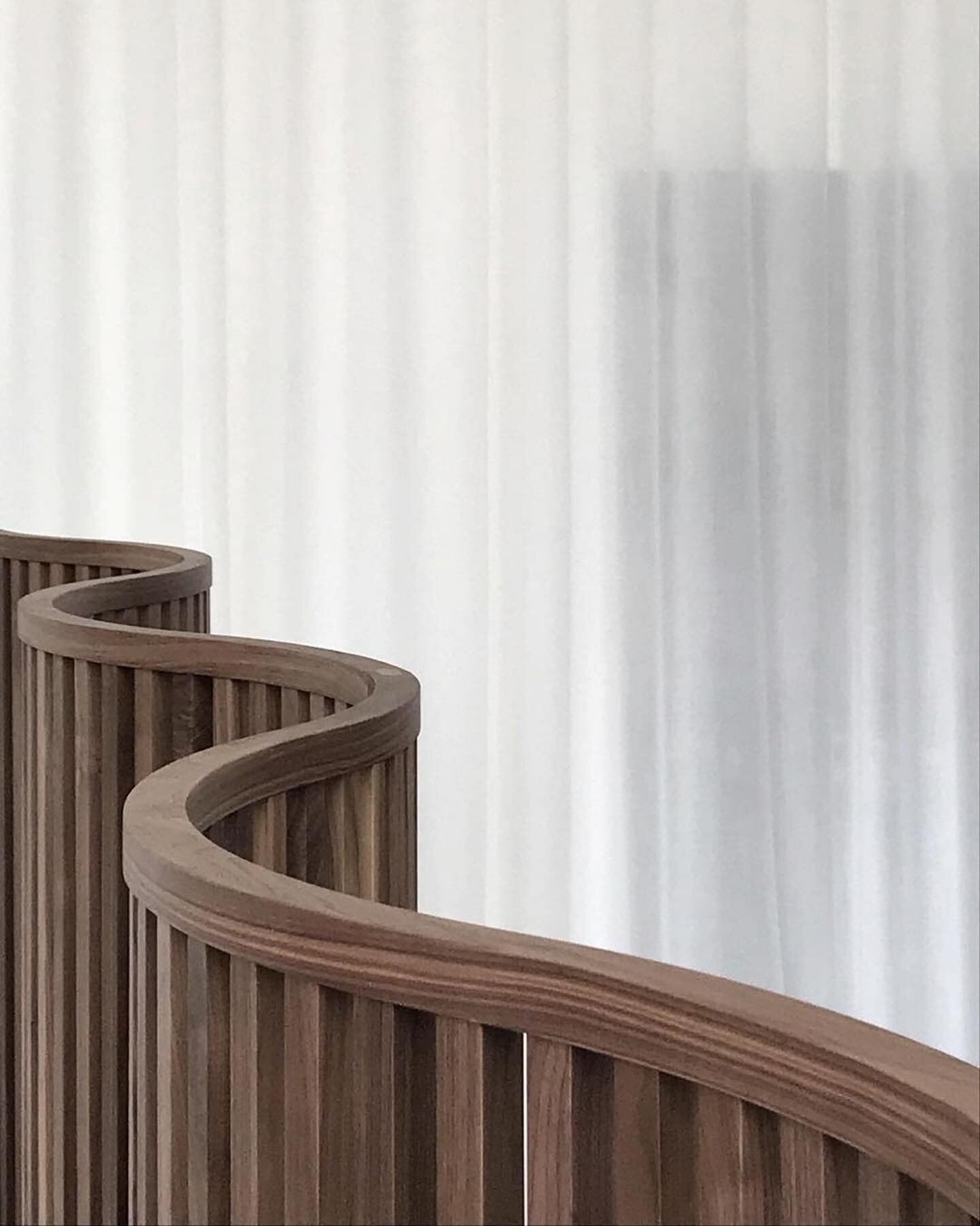 Curves @grandrelations 
📸: @liljencrantzdesign via @mrlefvander #architecturaldetails #lessismore