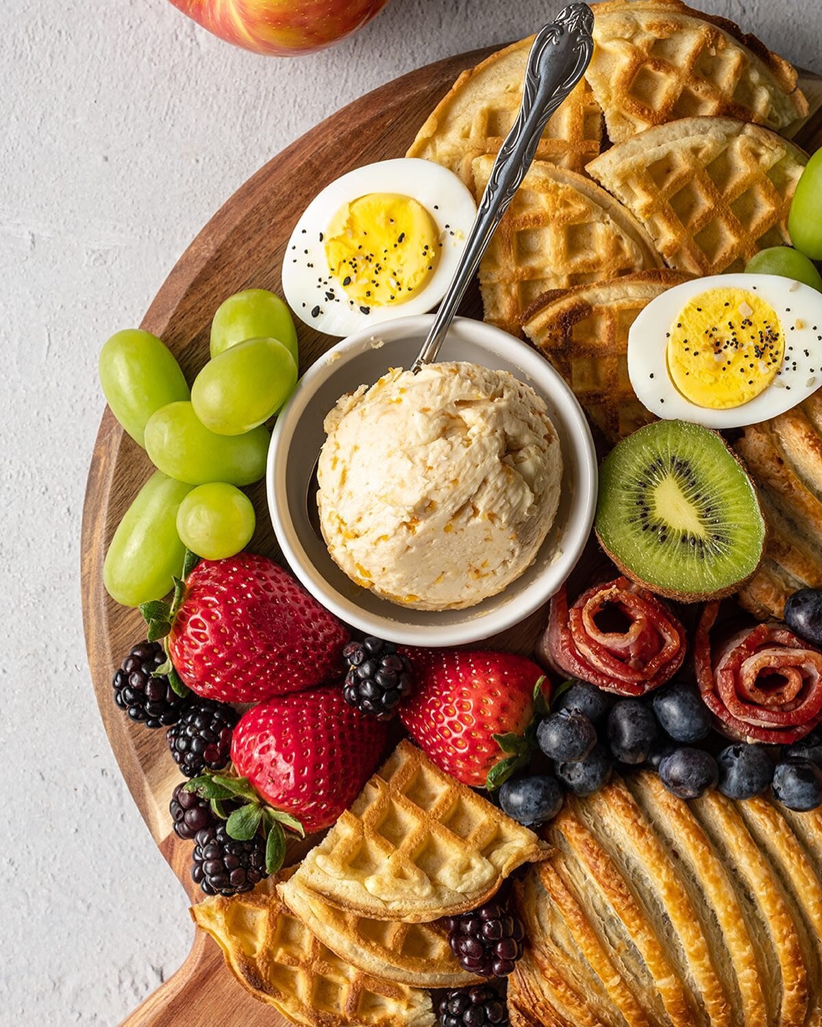 Build a breakfast board with one of our 10 flavors of butter! 

Here&rsquo;s where to find us:
-I&rsquo;ll be at @ingoodcompanynash with 2 butter boards for sampling from 12-2pm TODAY! 🎃

These stores have been restocked as of today:
- @greendoorgou