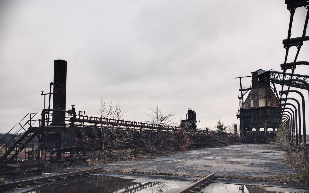 A view of the collecting main in the pathway of the larry car.