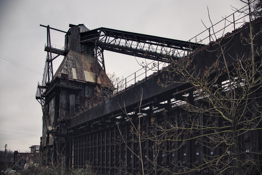Another view of the coal hopper and the coke chambers.