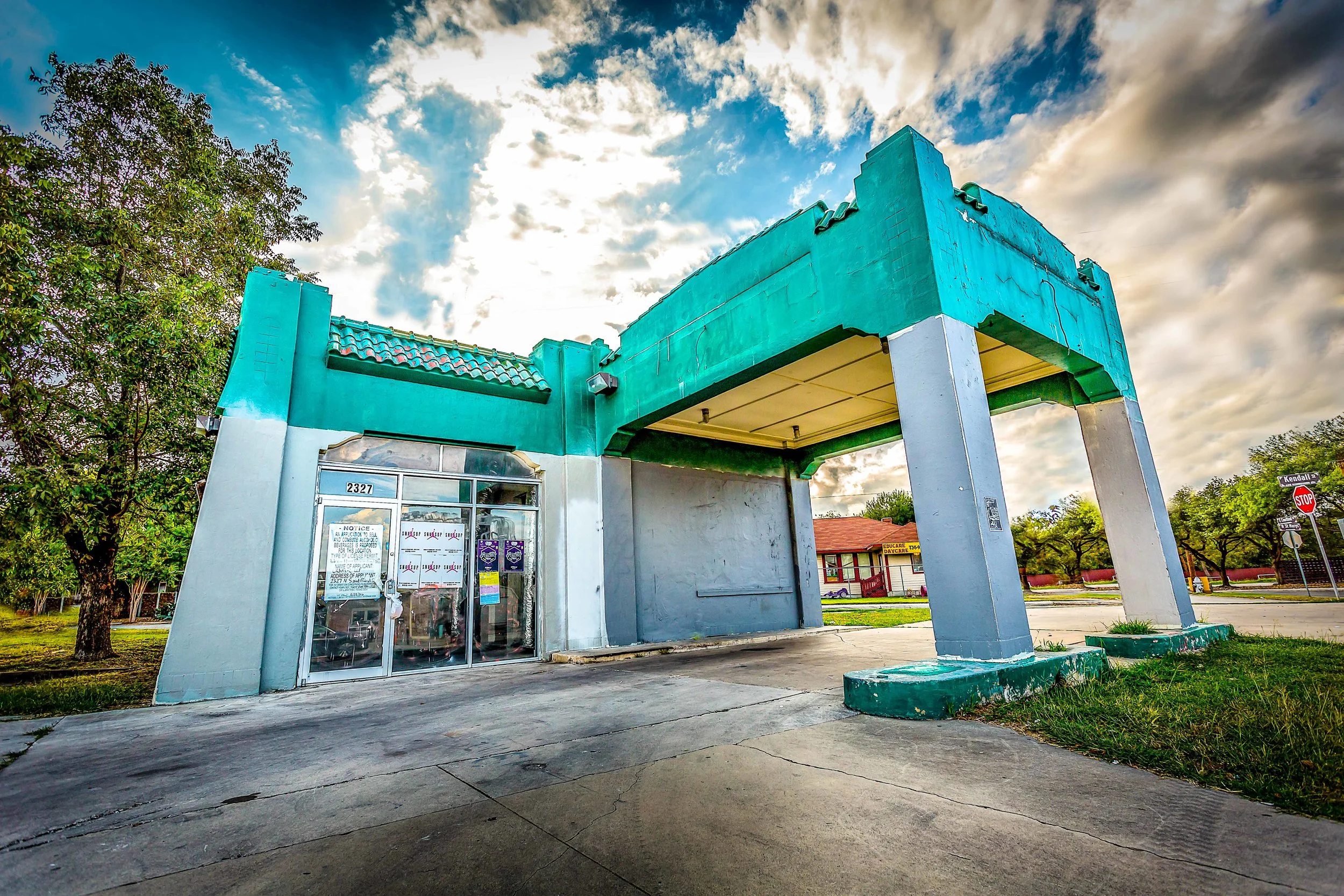 A defunct service station