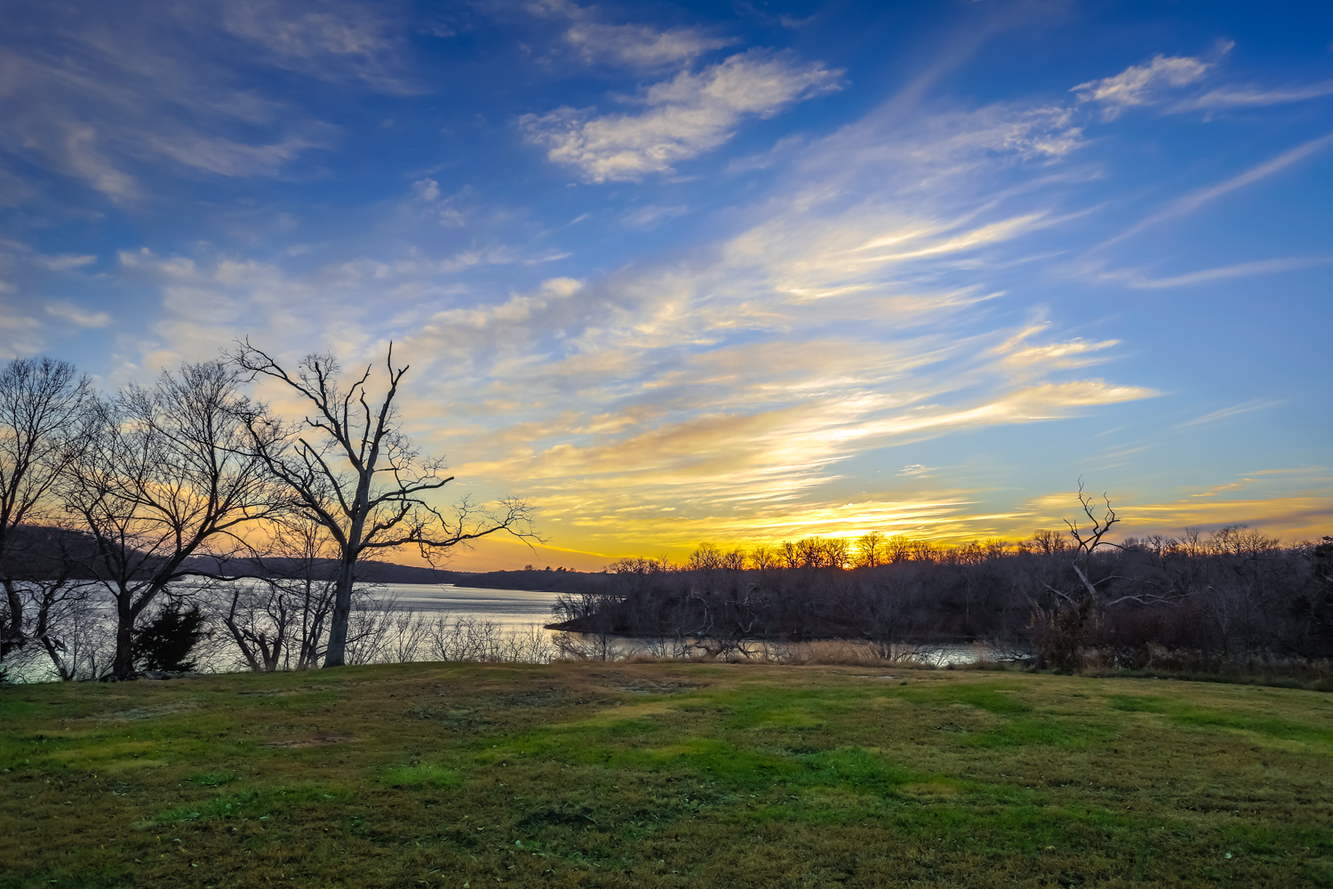 Sunset on Lake Jacomo