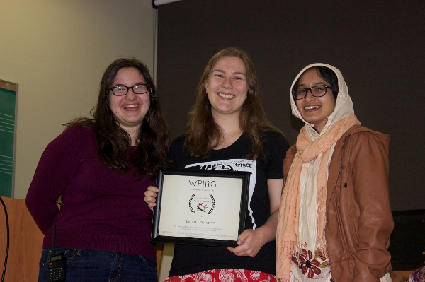 2015 Social Justice Award Recipient Elana Hashman (centre)