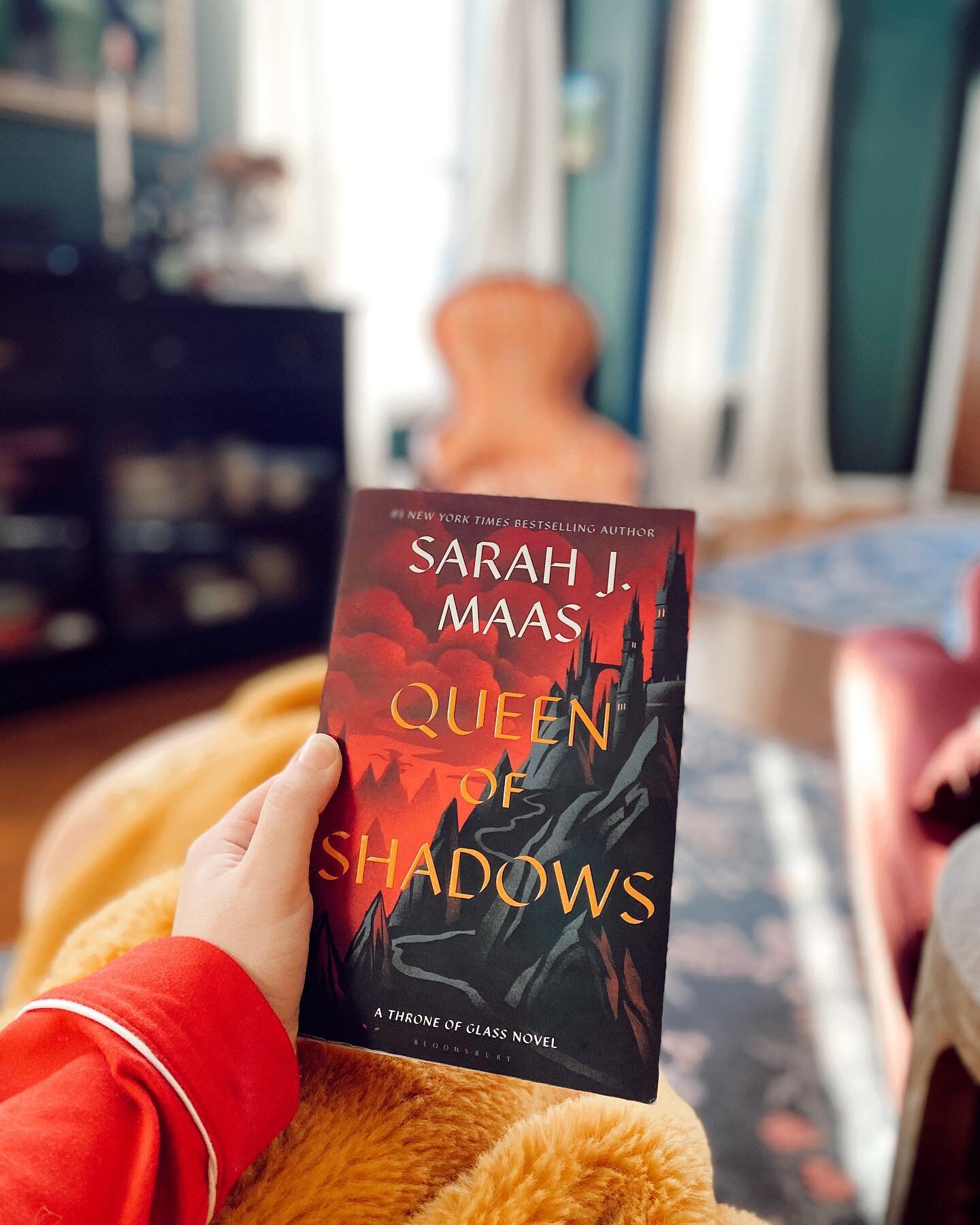 Every time I start complaining about how long it&rsquo;s taking me to get through this series the ending comes and just takes my breath away. How. Does. She. Do. It?! 

I wanted to stand up and clap after I finished Queen of Shadows. BRAVO.