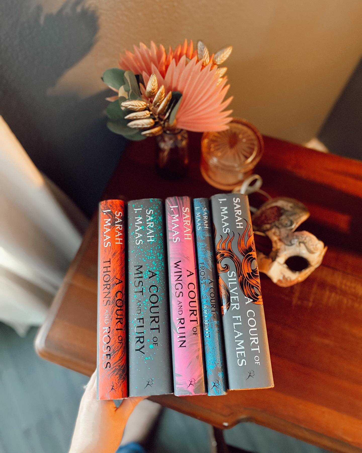 💫ACOTAR💫 The series that ended up defining my summer reading. 

I really did not expect to absolutely fall in love with this series the way I did. These books are immersive, addictive and just plain fun. I fell in love with the characters in a way 