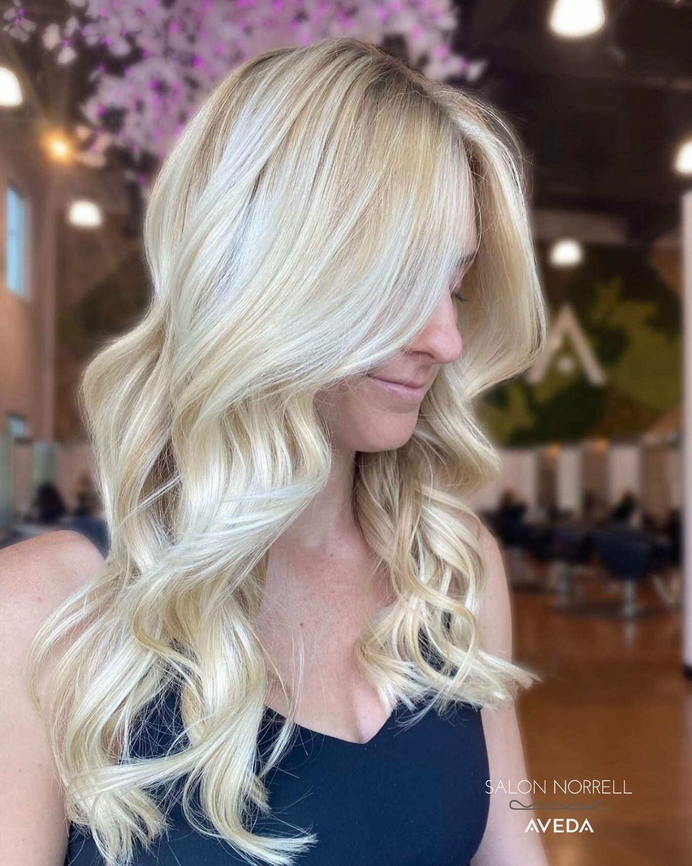 Hair | jessica 
Make your reservation today! 
🗓Reservations are best 
📲Text 813-590-6765 
☎️Call 813-265-2000 
🔗 Link in bio to book online 
💻TampaAveda.com 
📍Tampa, Florida 
🏷 tag us #salonnorrell