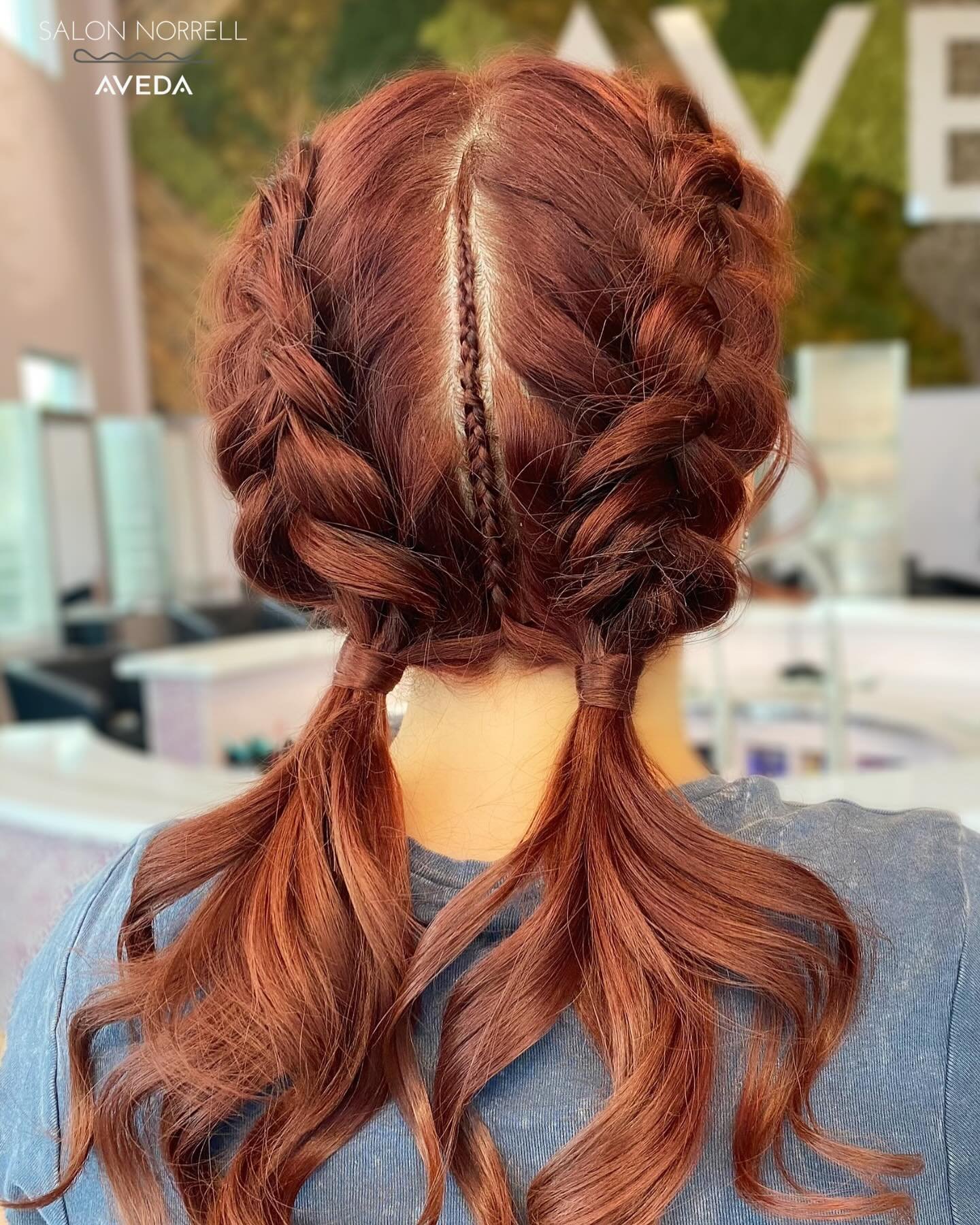 Style | jessica 
Make your reservation today! 
🗓Reservations are best 
📲Text 813-590-6765 
☎️Call 813-265-2000 
🔗 Link in bio to book online 
💻TampaAveda.com 
📍Tampa, Florida 
🏷 tag us #salonnorrell