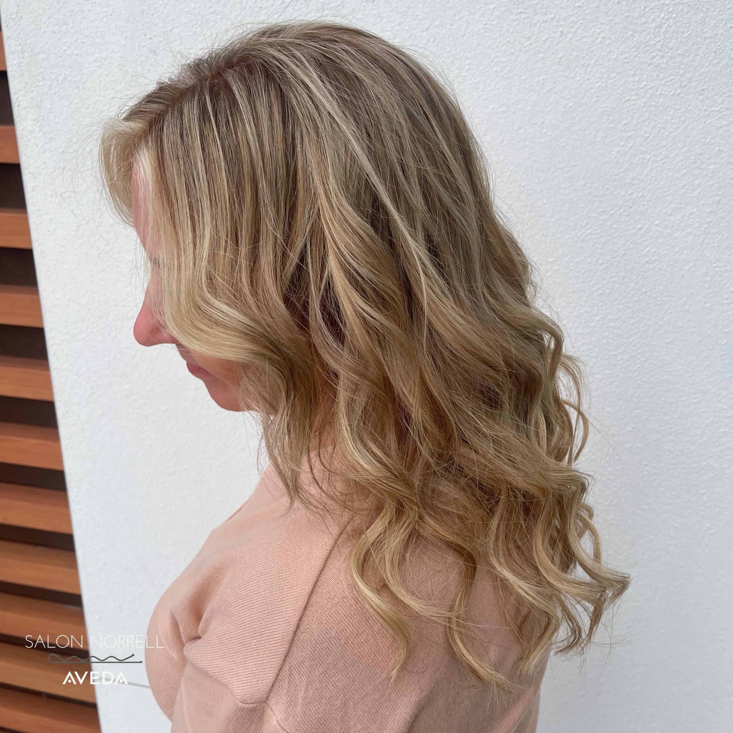 Color + Extensions | Olivia 
Make your reservation today! 
🗓Reservations are best 
📲Text 813-590-6765 
☎️Call 813-265-2000 
🔗 Link in bio to book online 
💻TampaAveda.com 
📍Tampa, Florida
 🏷 tag us #salonnorrell