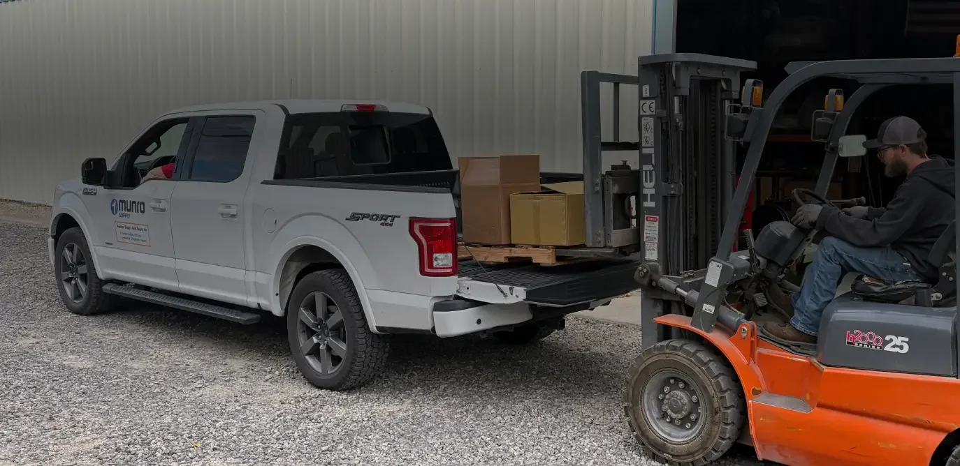 munro-supply-delivery-truck-loaded-forklift.webp