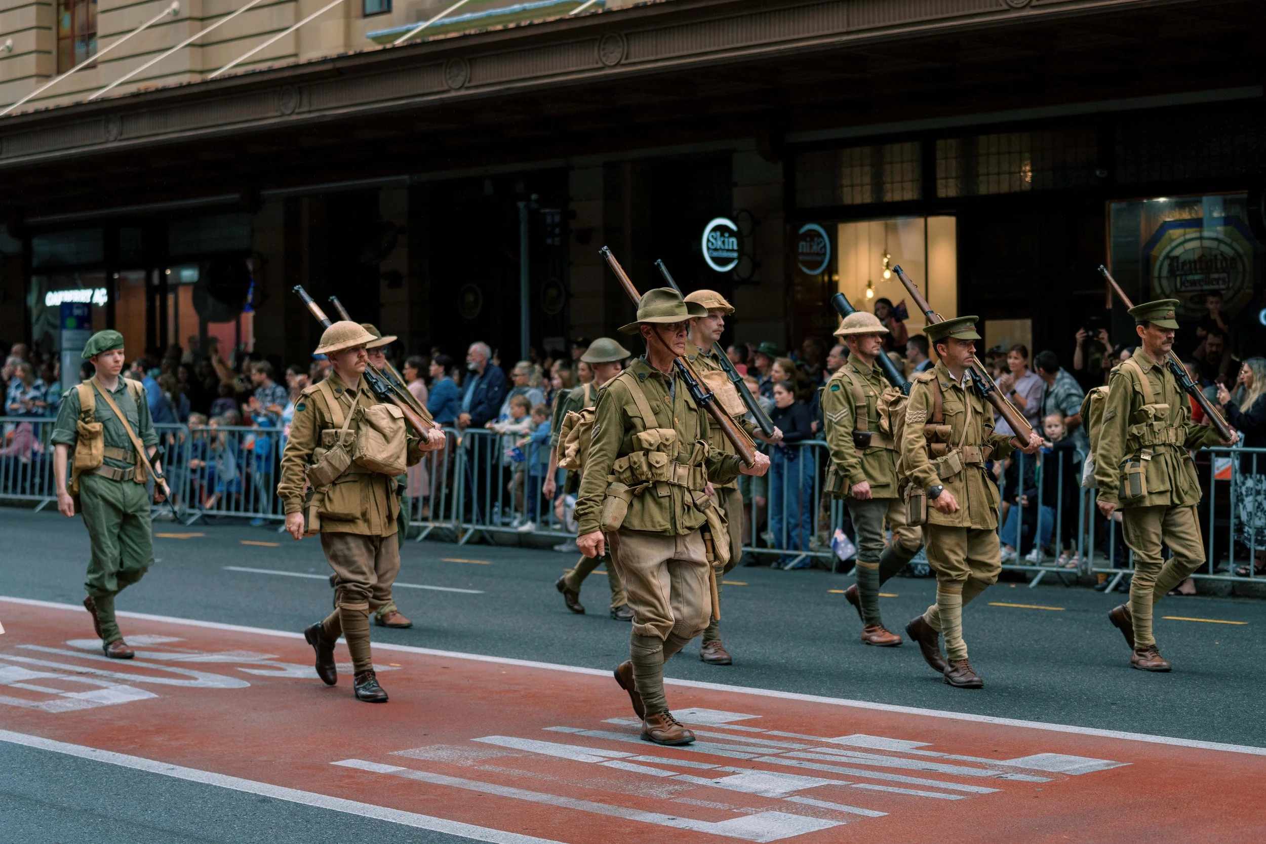 anzac-day-parade-australia-brisbane-city.JPG