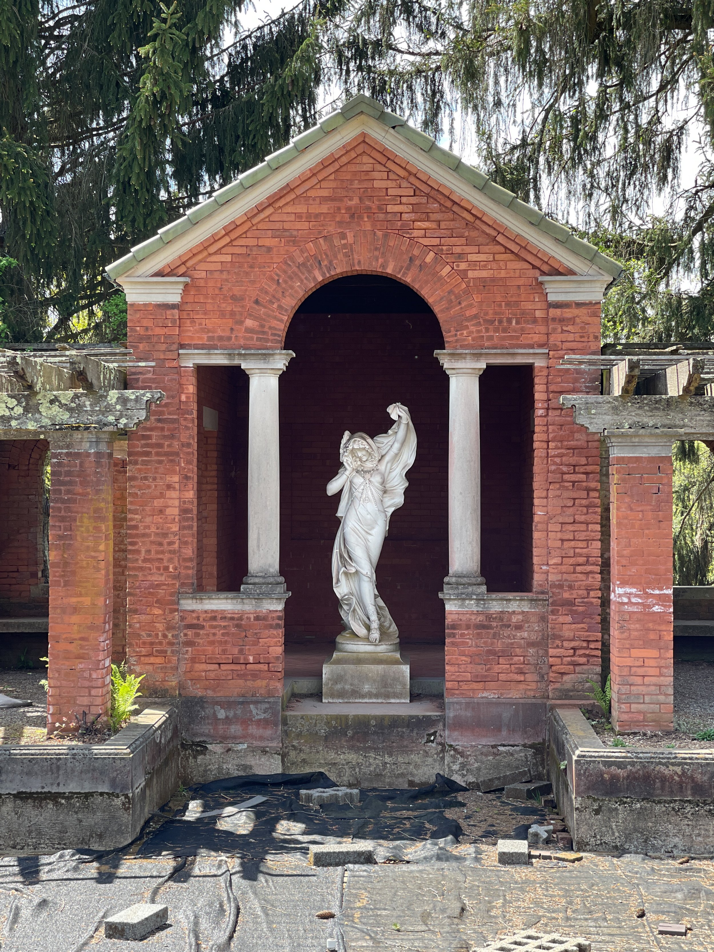 The brick loggia with statue of woman and empty pool at Vanderbilt Mansion