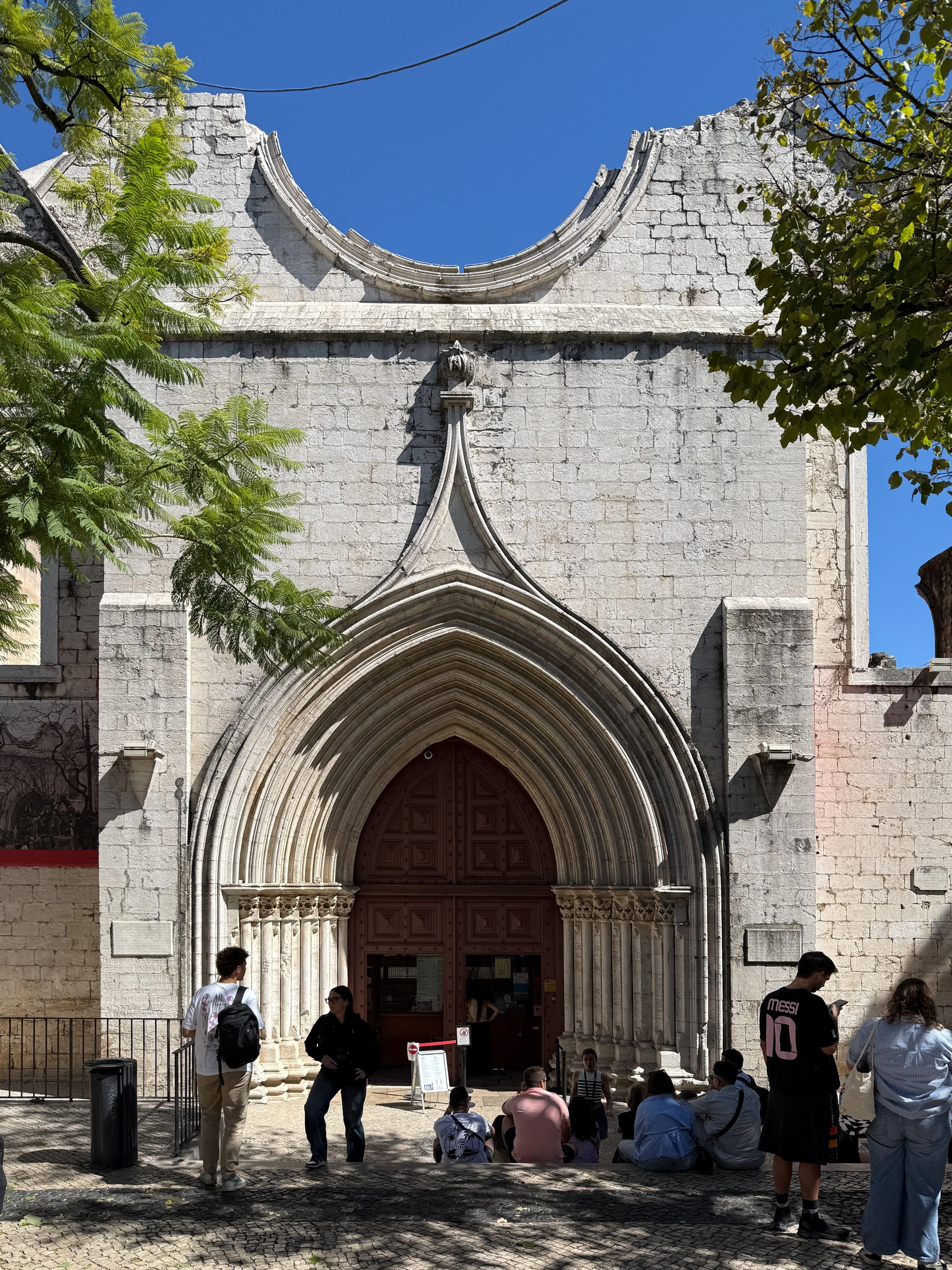 The entrance to the Museu Arqueológico do Carmo