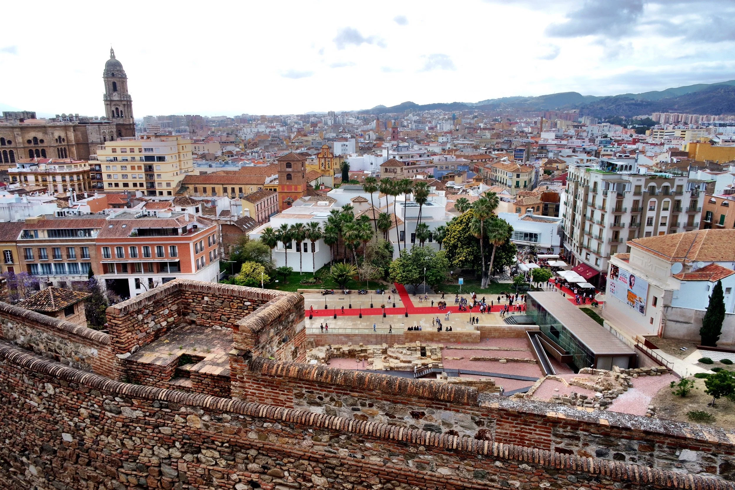 El Pimpi: A Famous Malaga Restaurant in the Courtyard of Antonio Banderas’ Building