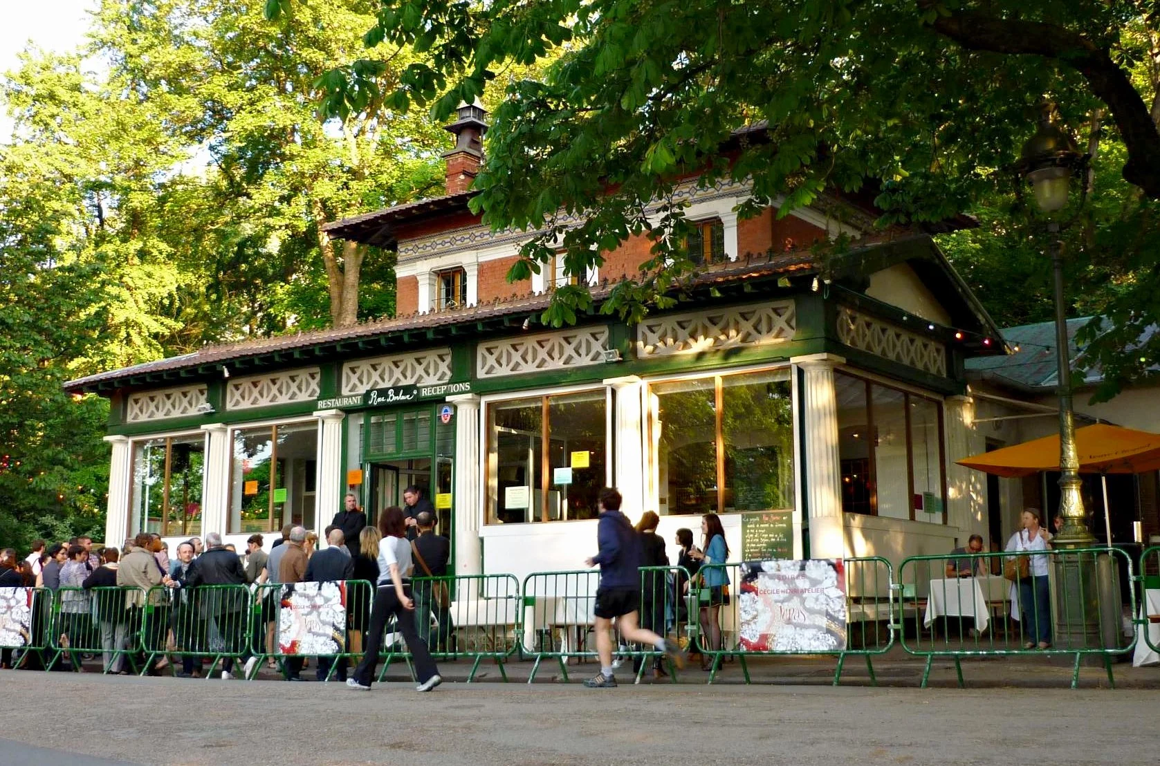 Rosa Bonheur, a Friendly Watering Hole in Parc des Buttes Chaumont