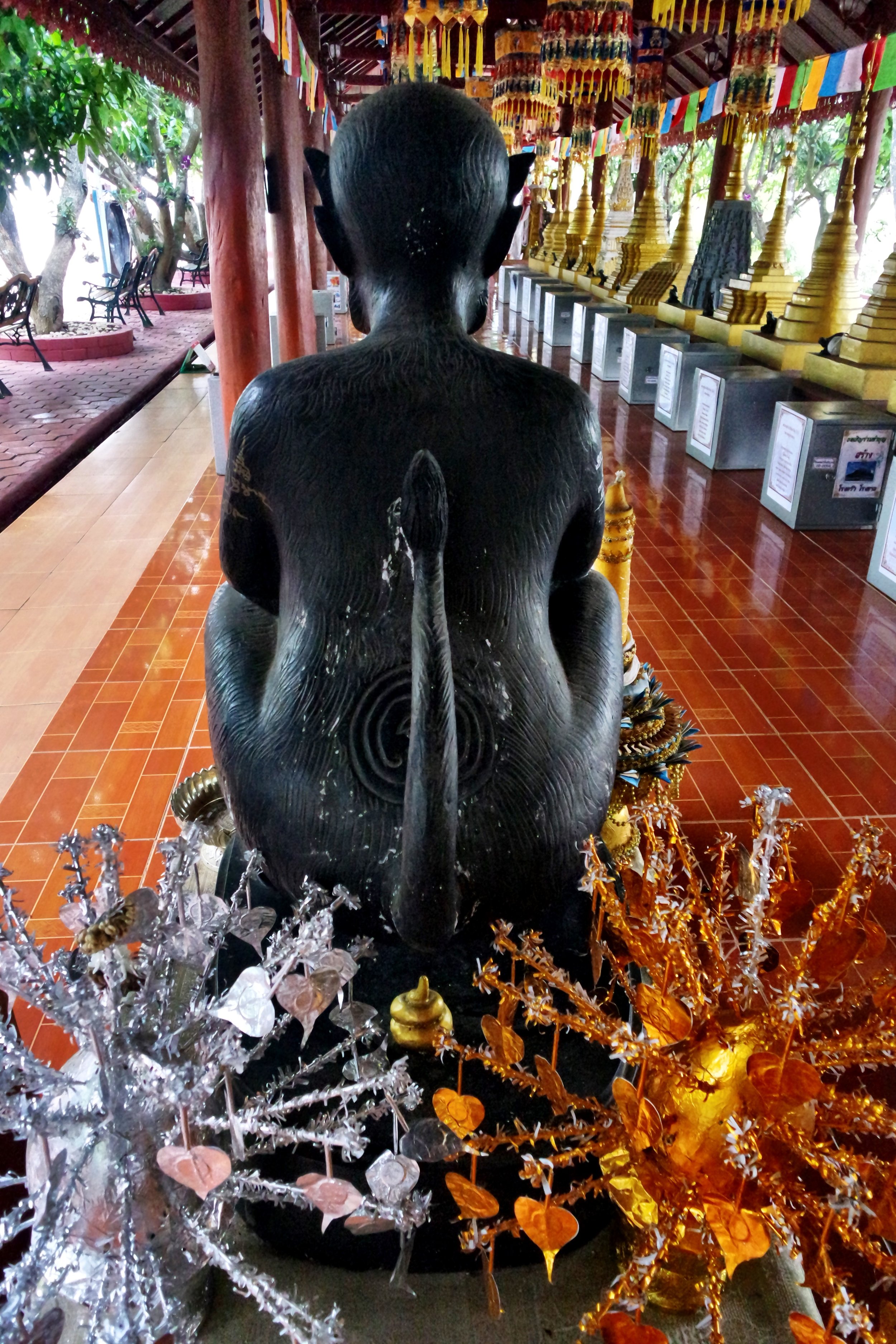 This strange creature eats coals — and, as you can see here, poops out gold!