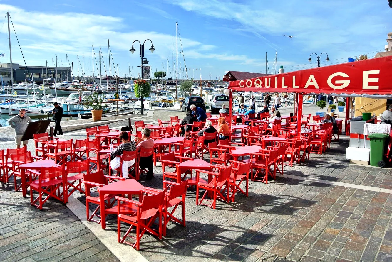 With such a picturesque port and beautiful weather,&nbsp;you’ll want to dine al fresco