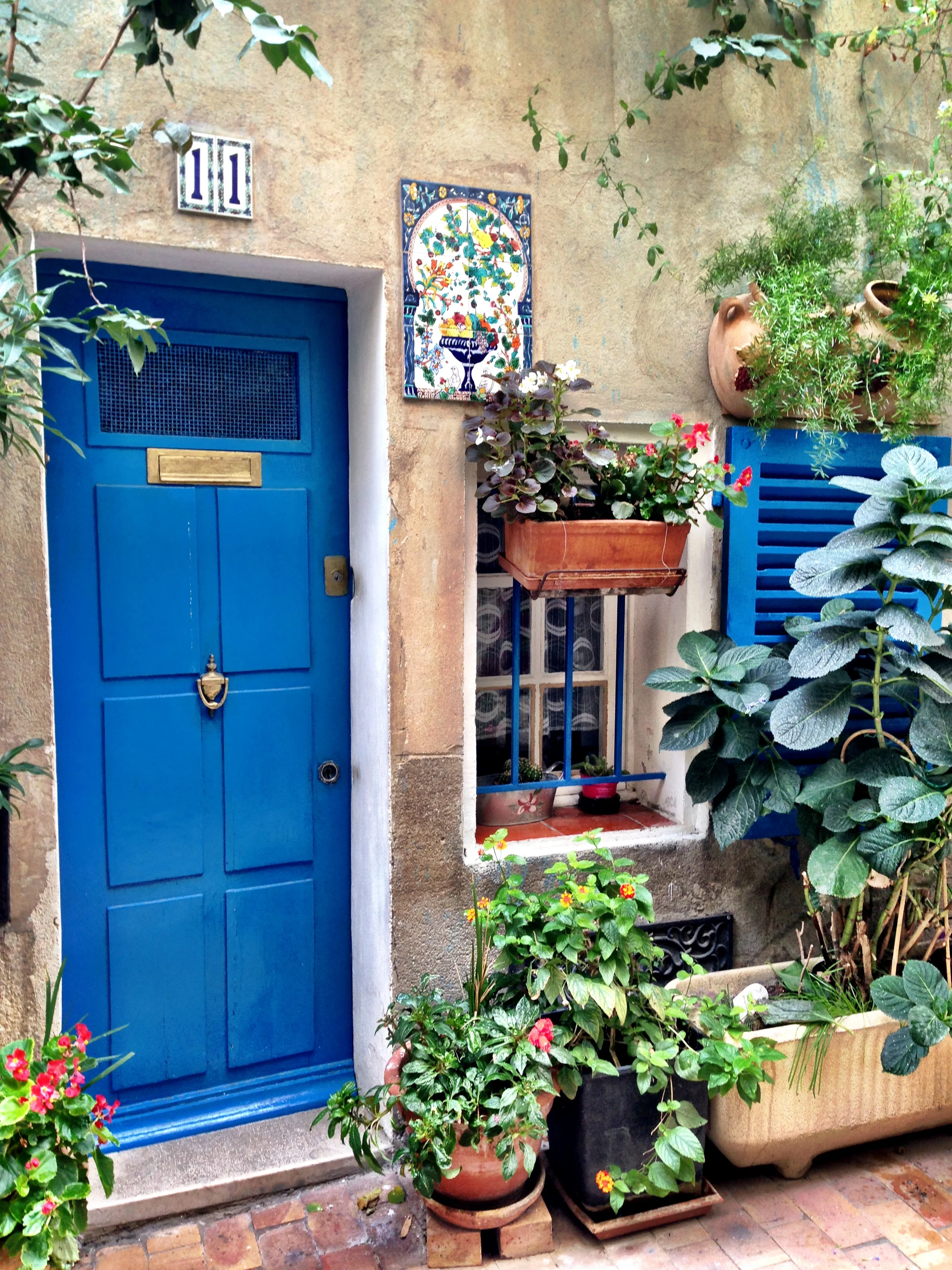 Wally’s mère became obsessed with this blue door — it represented everything she loves about Provence
