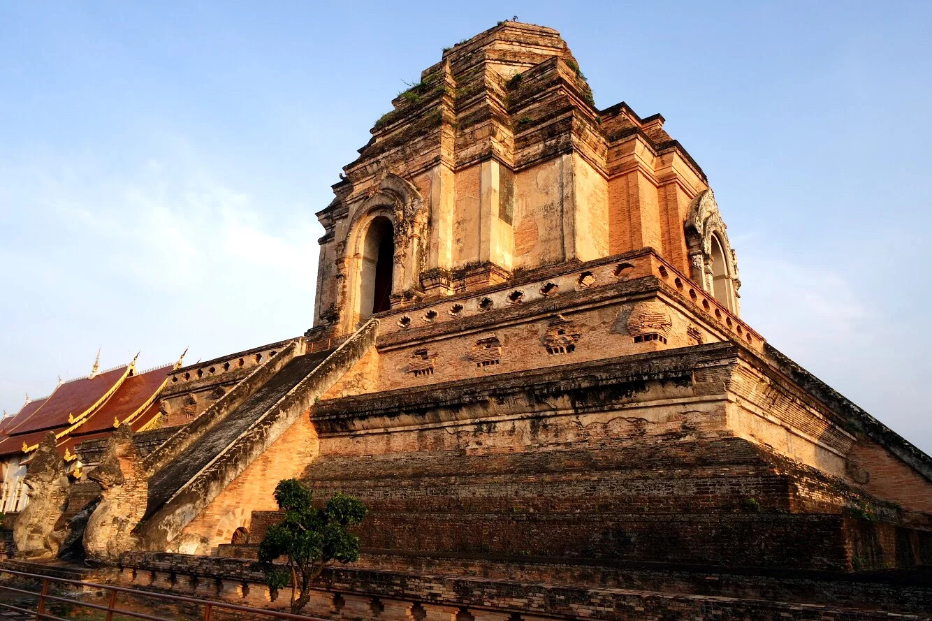 It seems as if everyone traveling to Chiang Mai, Thailand puts Wat Chedi Luang on the to-do list