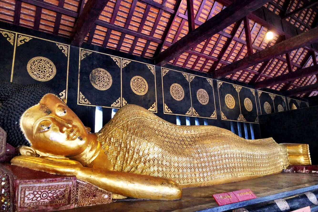 This reclining Buddha fills a pavillion at the back of the chedi