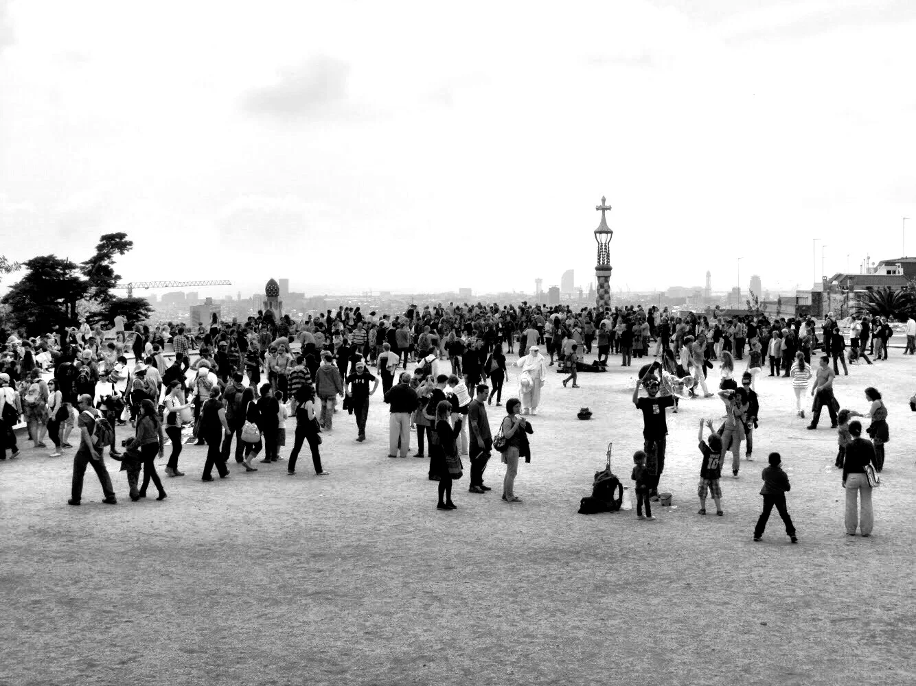 Amorous couples, tourists, kids playing ball and street performers all gather in Park Güell’s piazza