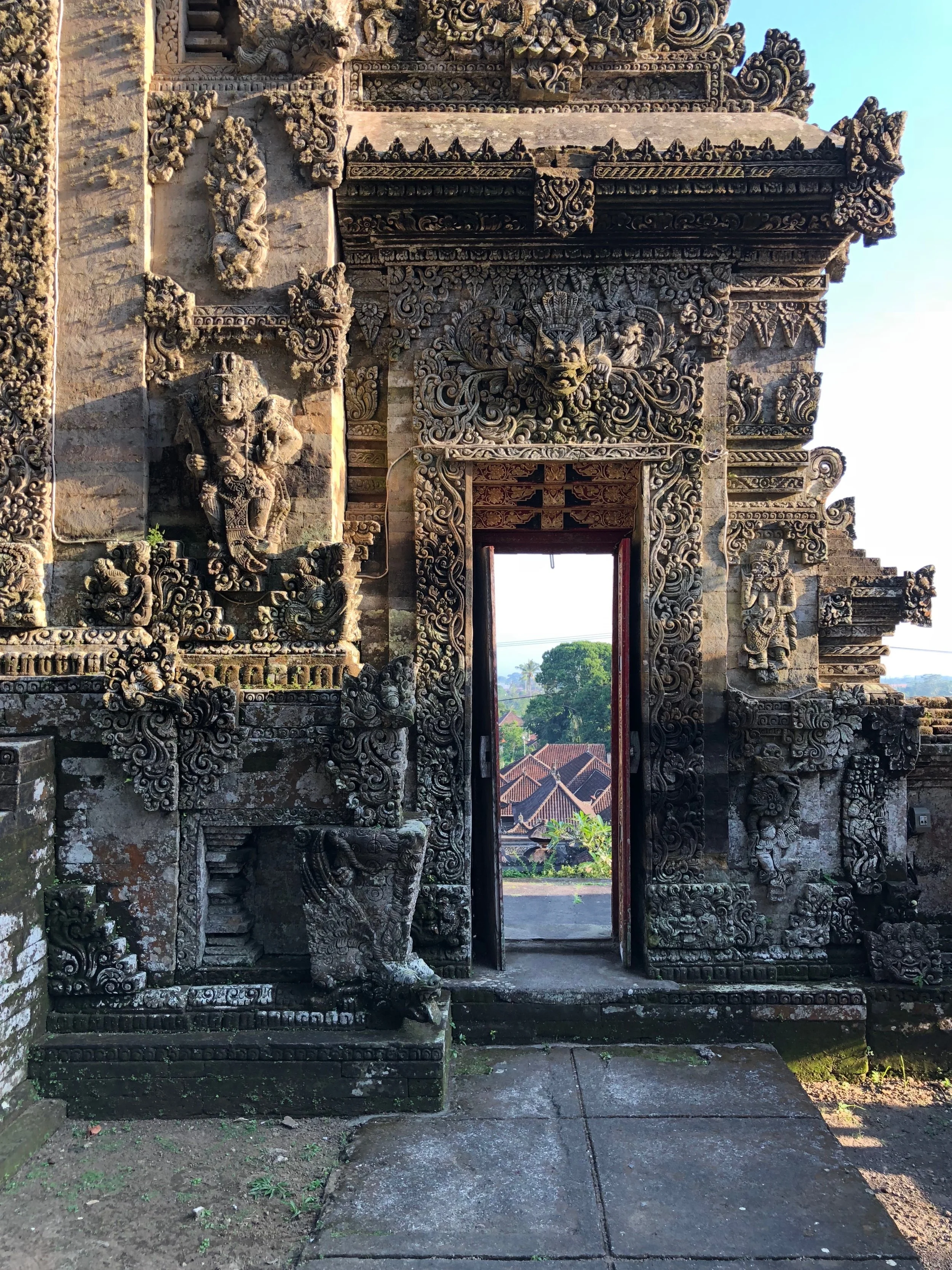 A glimpse of the village down the hill through the main entrance of Pura Kehen
