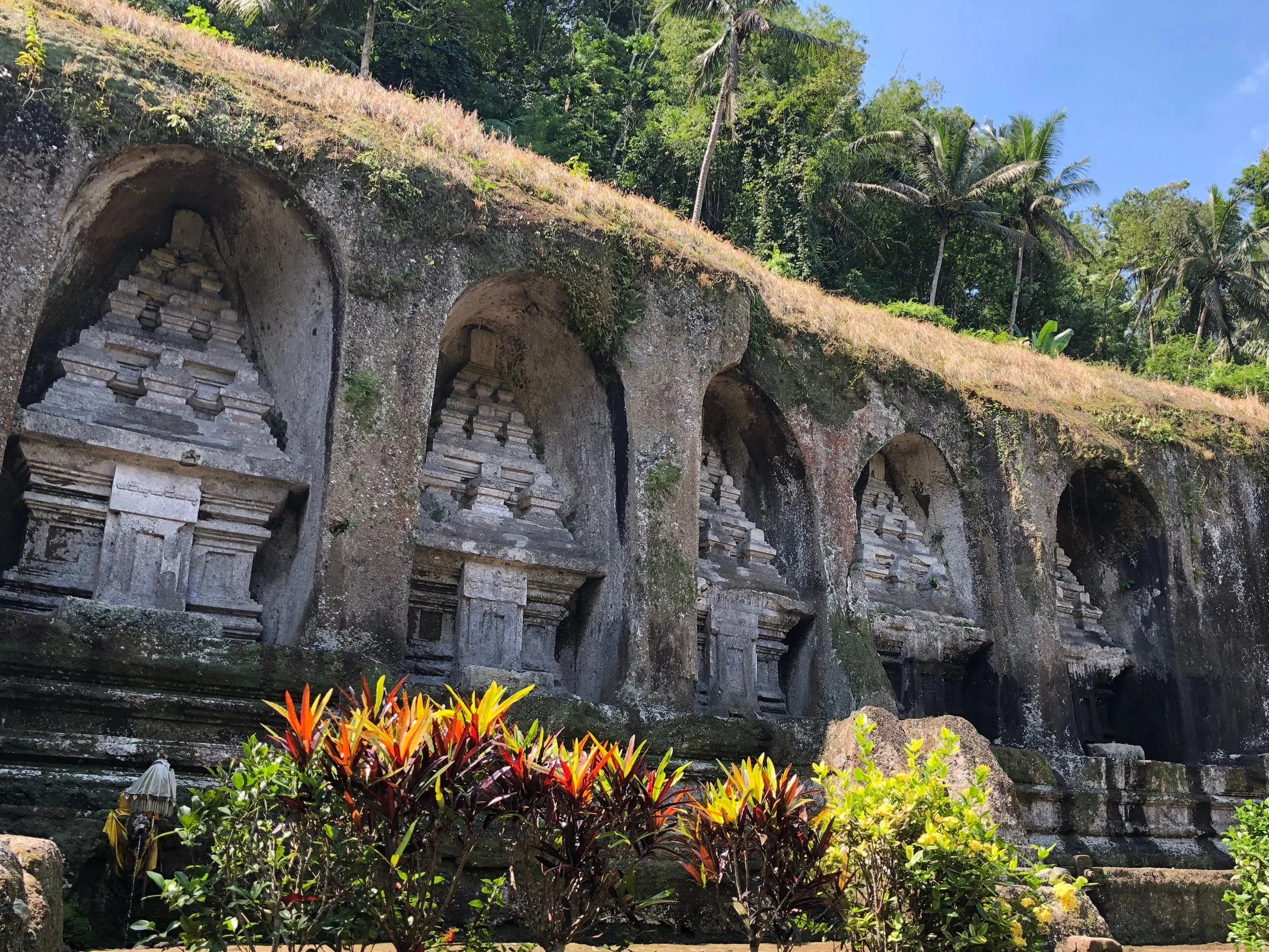 When the king died, his wives were ceremoniously killed — and they were all honored with these memorial shrines