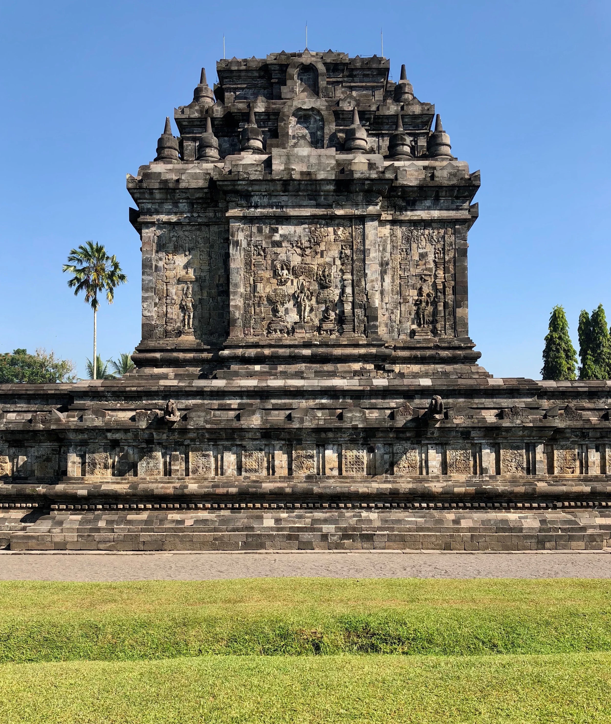 Candi Mendut: A Peaceful Borobudur Side Trip