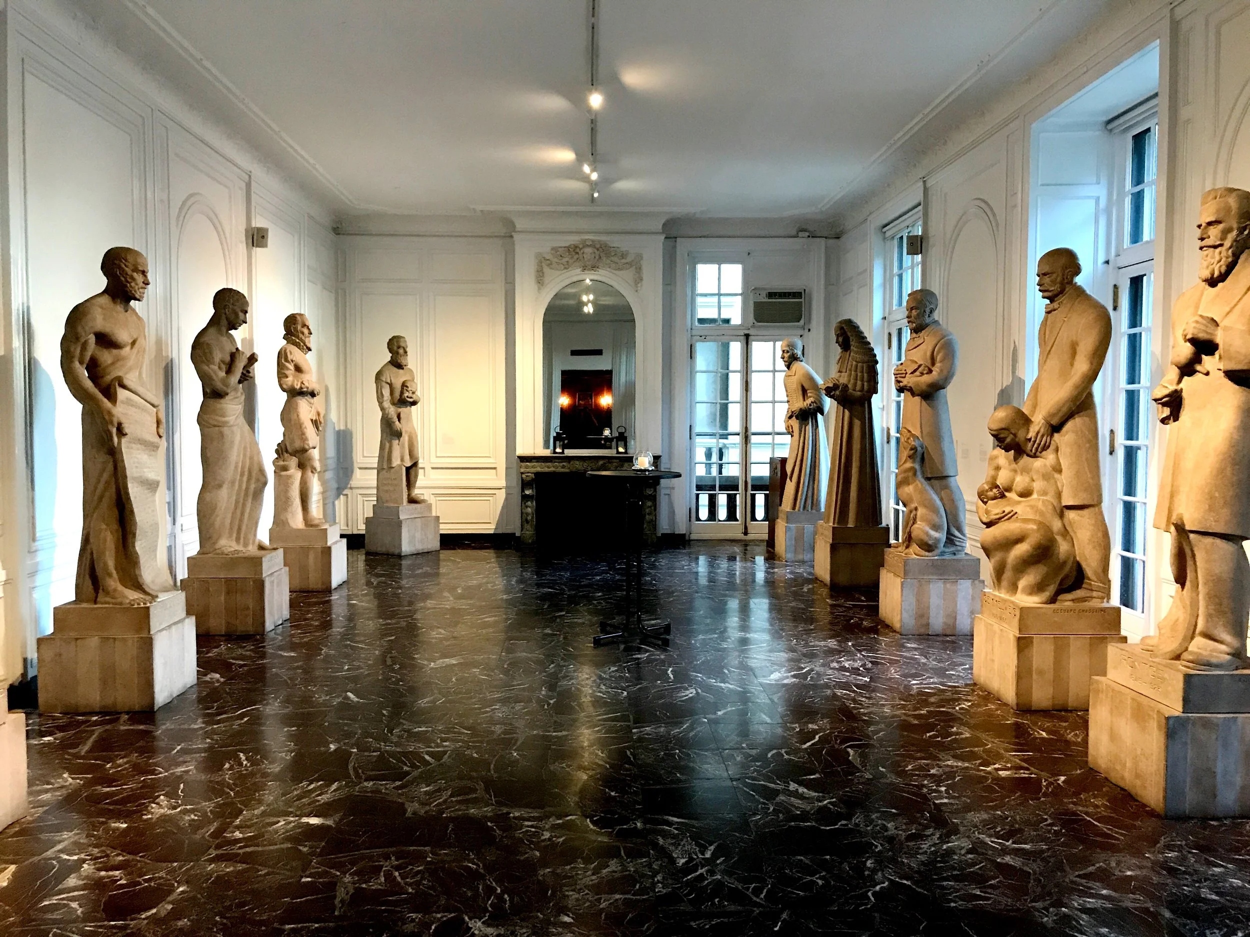 surgicalmuseumhall.JPG