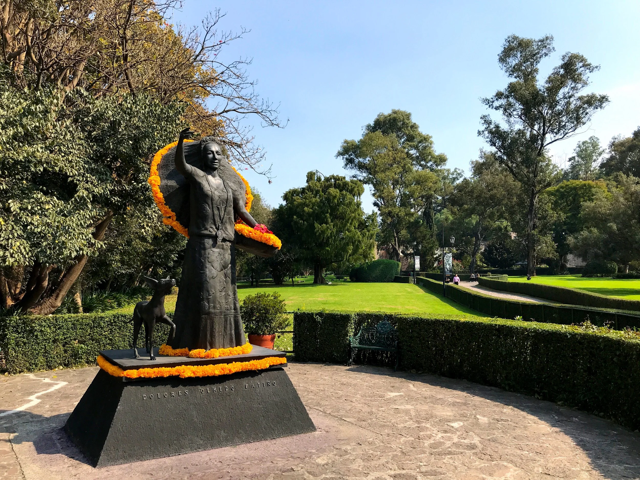 A statue of Doña Lola, patroness of the arts, with one of her beloved Xolo dogs
