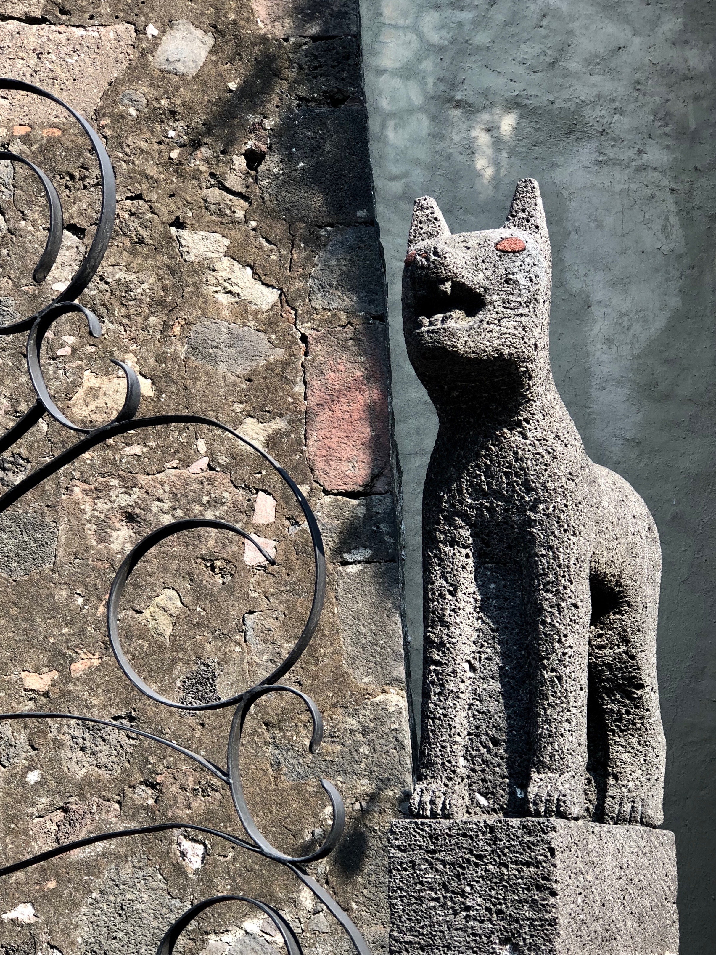 Dogs carved from volcanic rock adorn the house