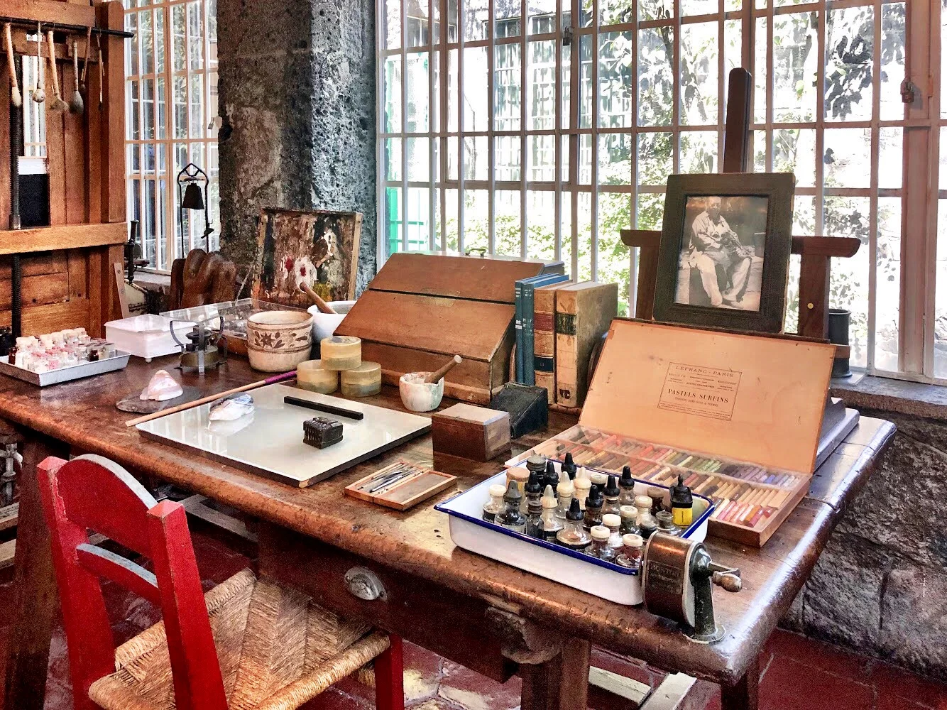 Frida’s work table: where the magic happened