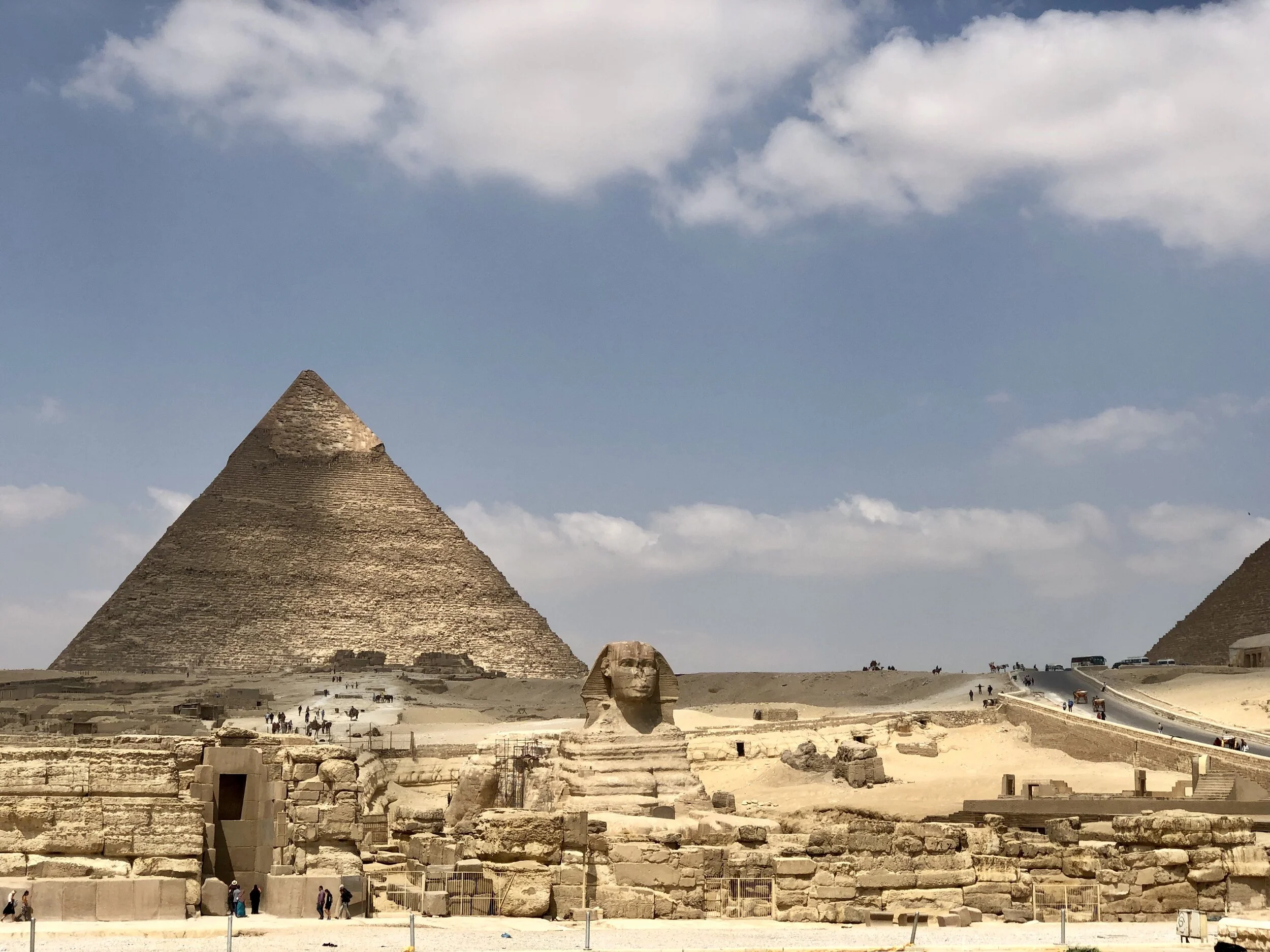 The nearby restaurant offers a front-on view of the Sphinx