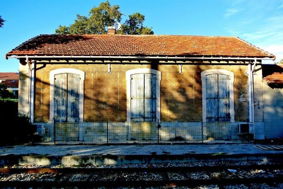 The L’Isle-sur-la-Sorgue train station, which meant that another fun excursion had come to an end
