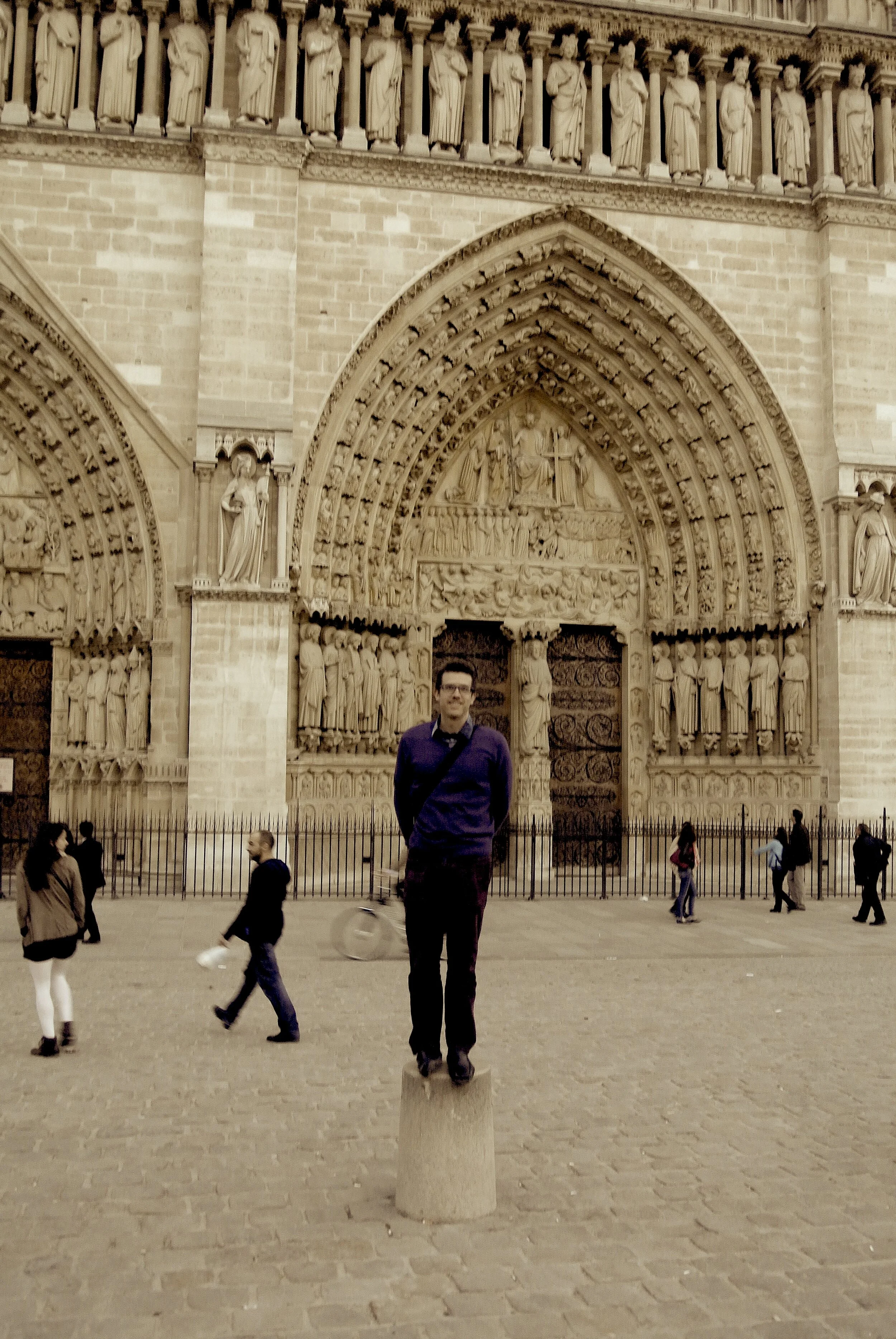 Duke puts Wally on a pedestal.