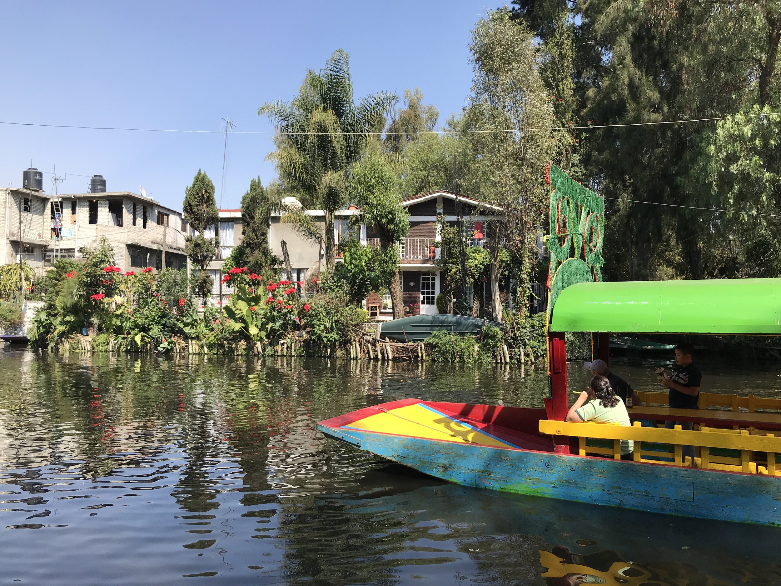 Floating gardens called chinampas line the waterways.