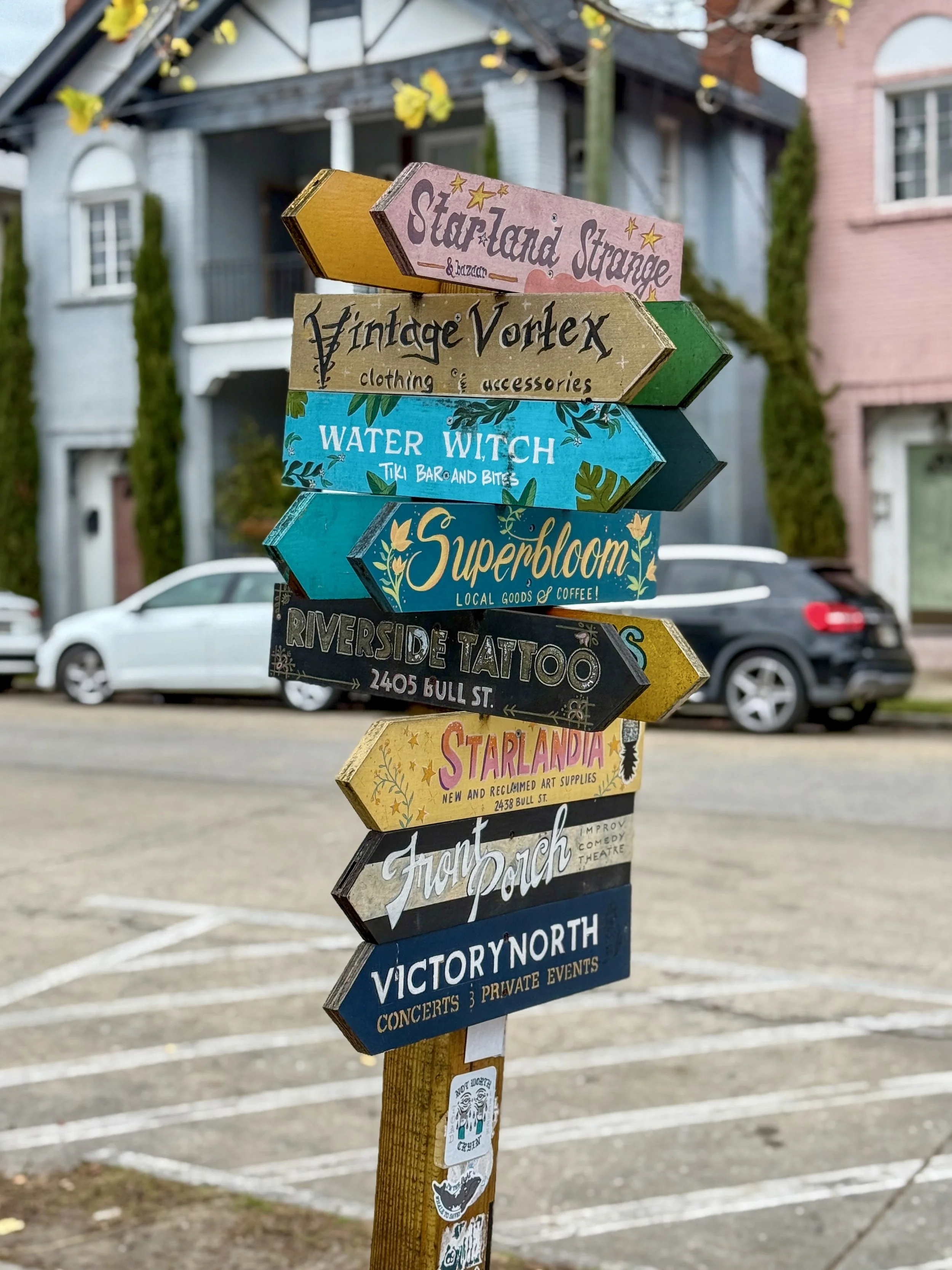 A signpost pointing to various attractions in the Starland District in Savannah, Georgia