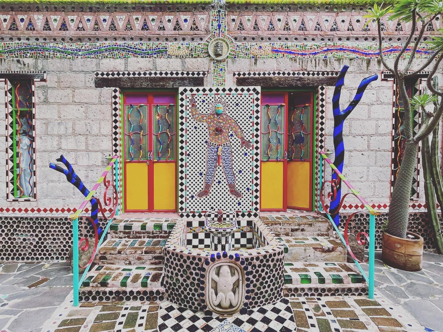 If you&rsquo;re planning a trip to San Miguel de Allende and are looking for something fun and unusual to do, be sure to set some time aside for a visit to the Chapel of Jimmy Ray. The mosaic wonderland filled with art and assemblages by the late art