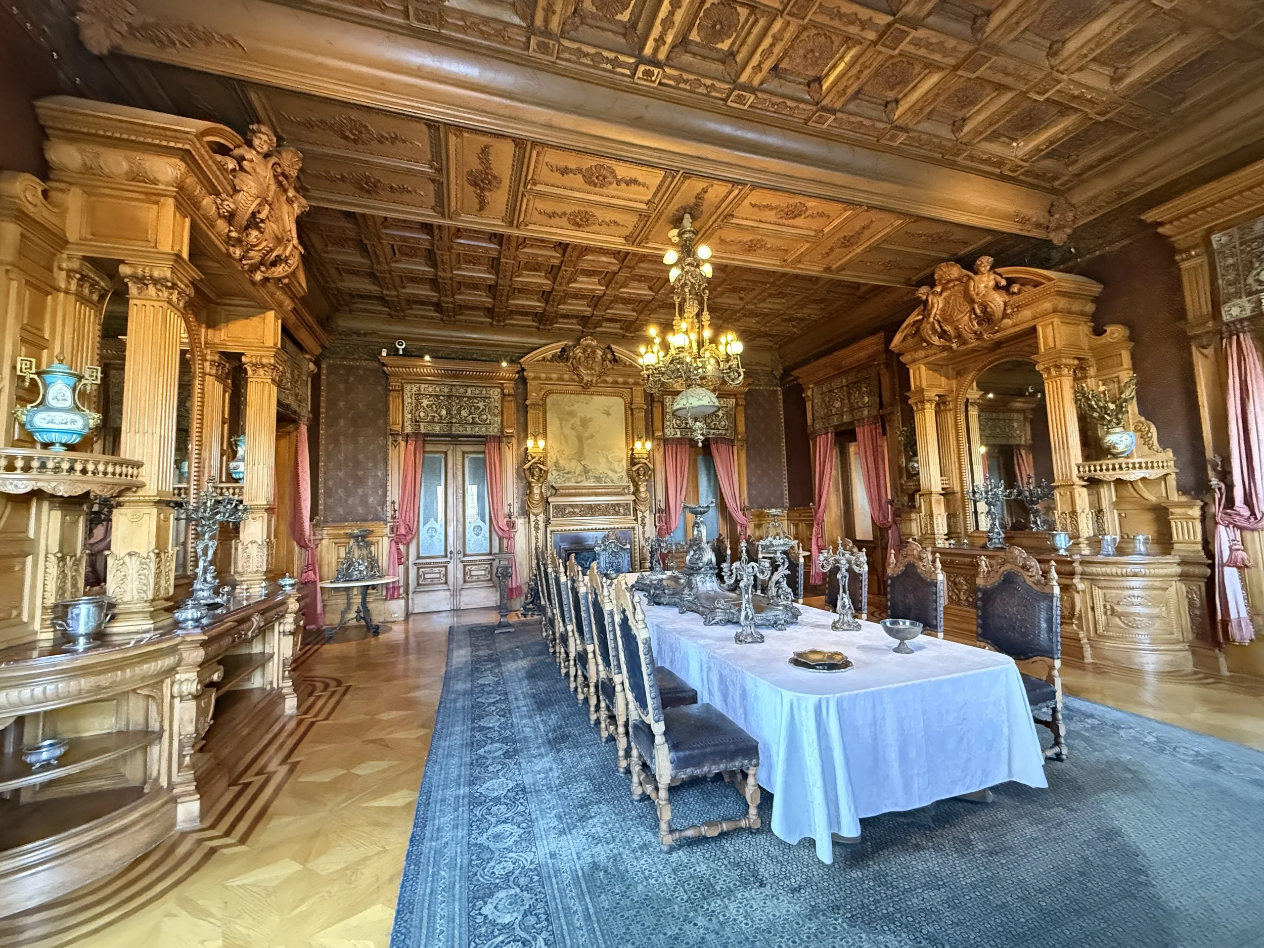 Chapultepec Castle’s Lavish Décor and Imperial Intrigue in CDMX