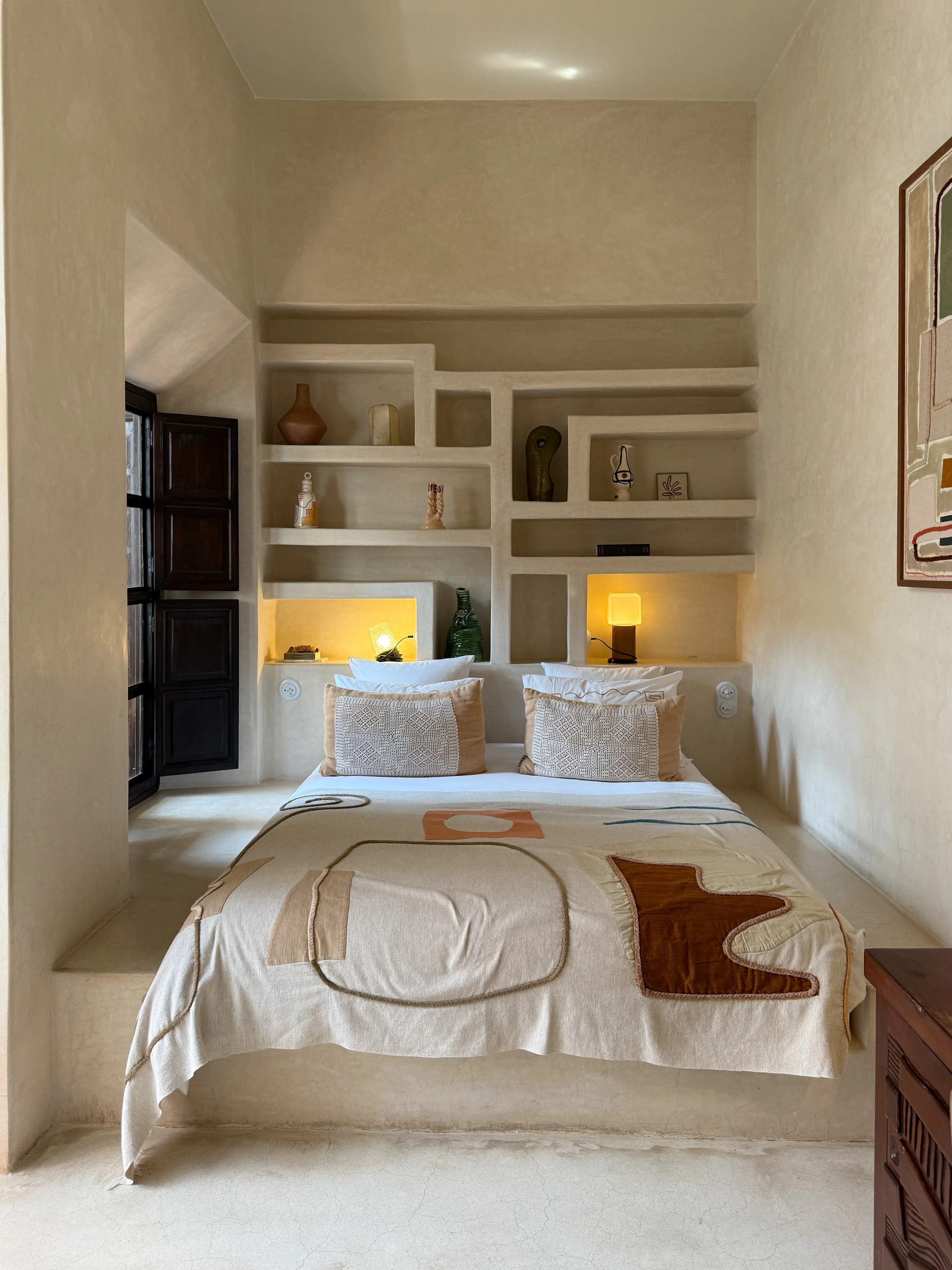 Bed and shelving in the Clemande suite at Riad Rosemary in Marrakech