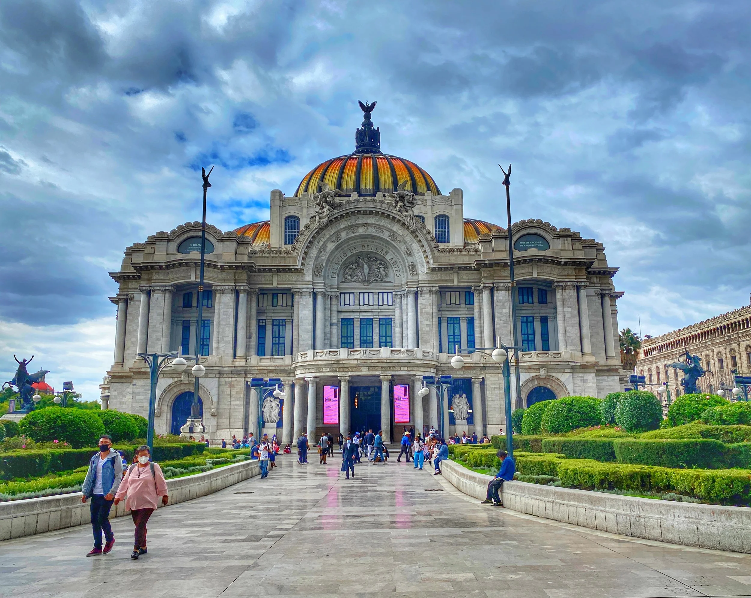 Exterior of the Palace of Fine Arts in CDMX