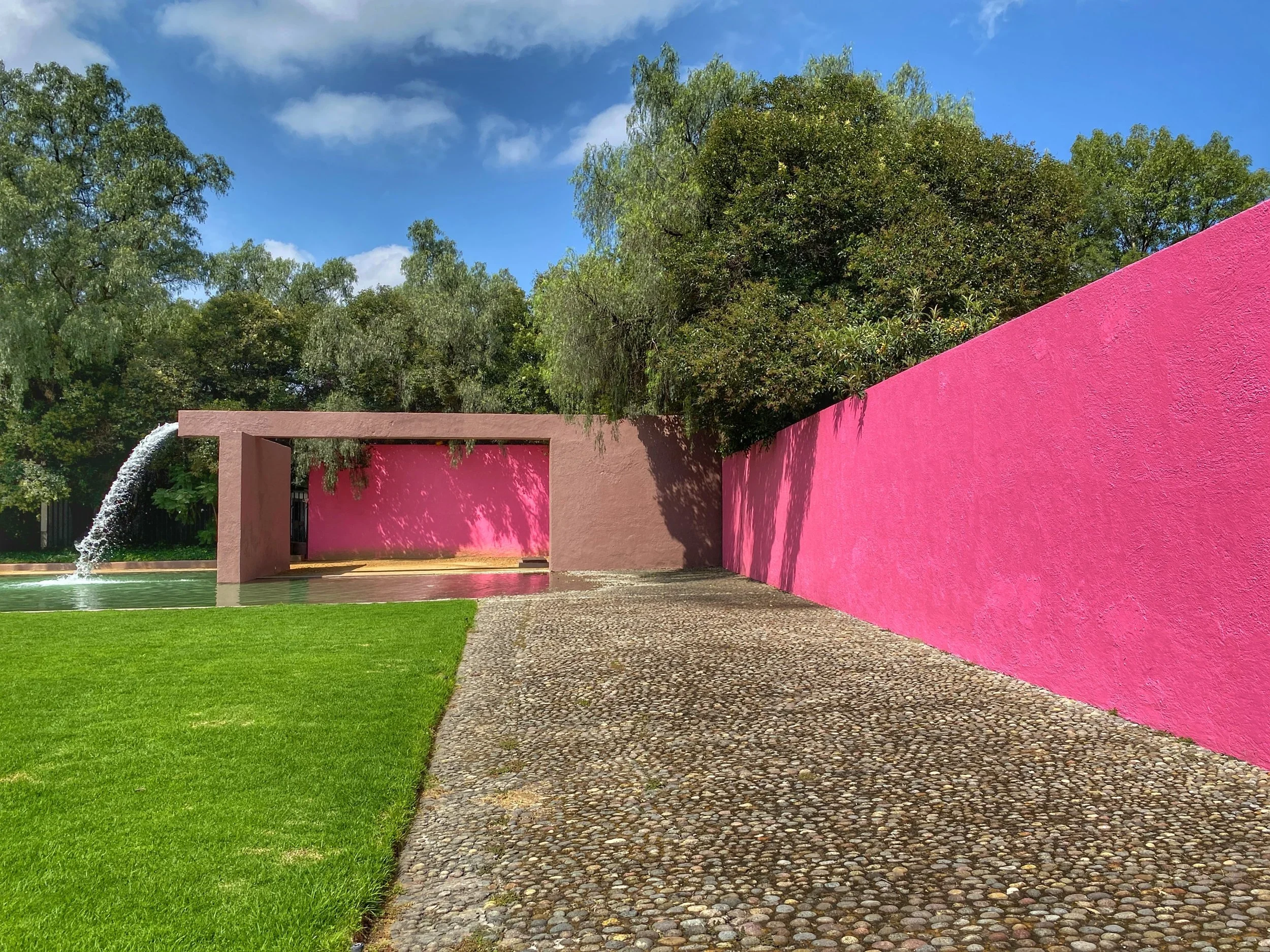 Modernist pink walls and cascading water at the Fuente de los Amantes by architect Luis Barragán outside Mexico City