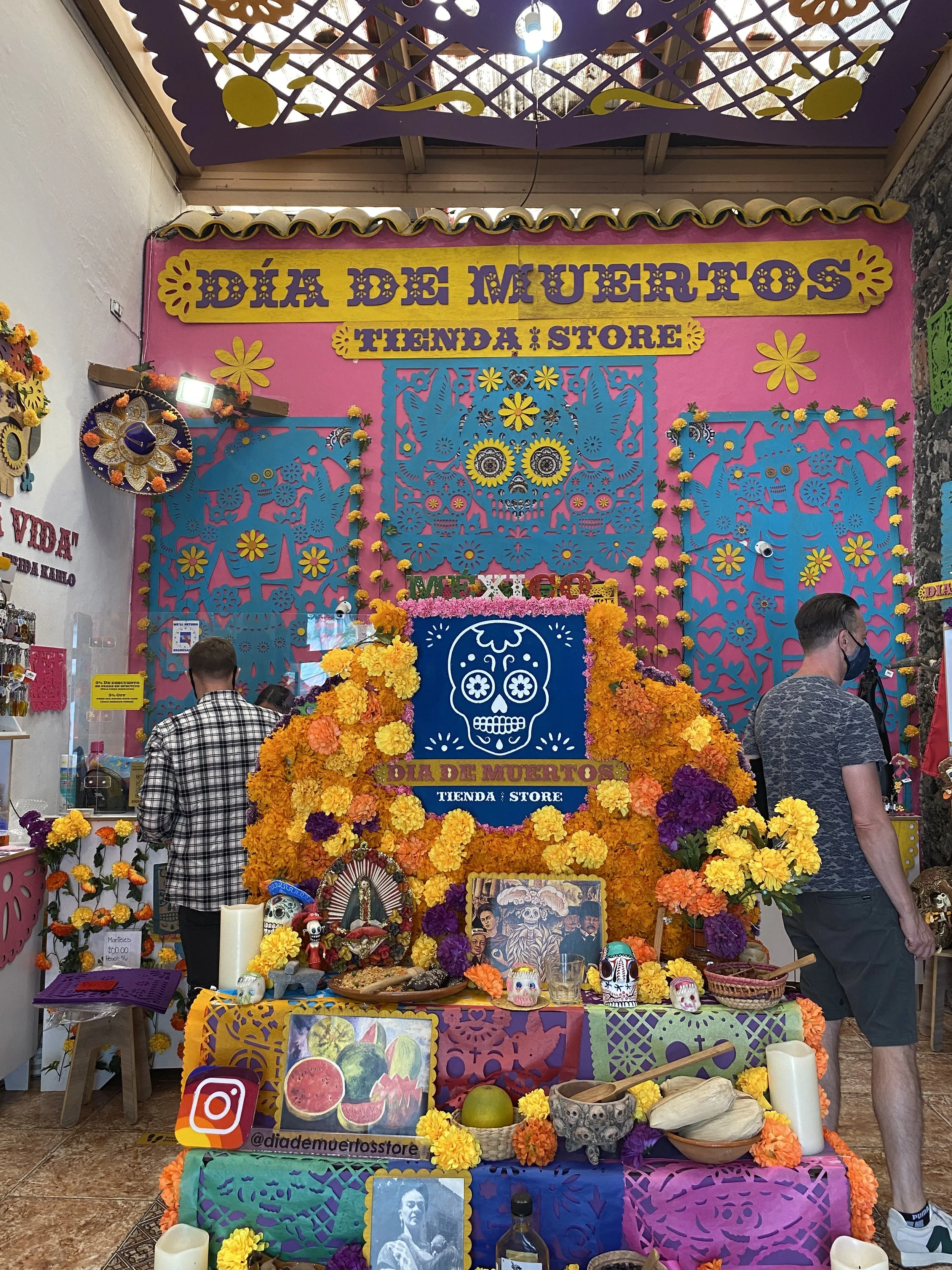 Día de Muertos tienda at the Bazar Sábado