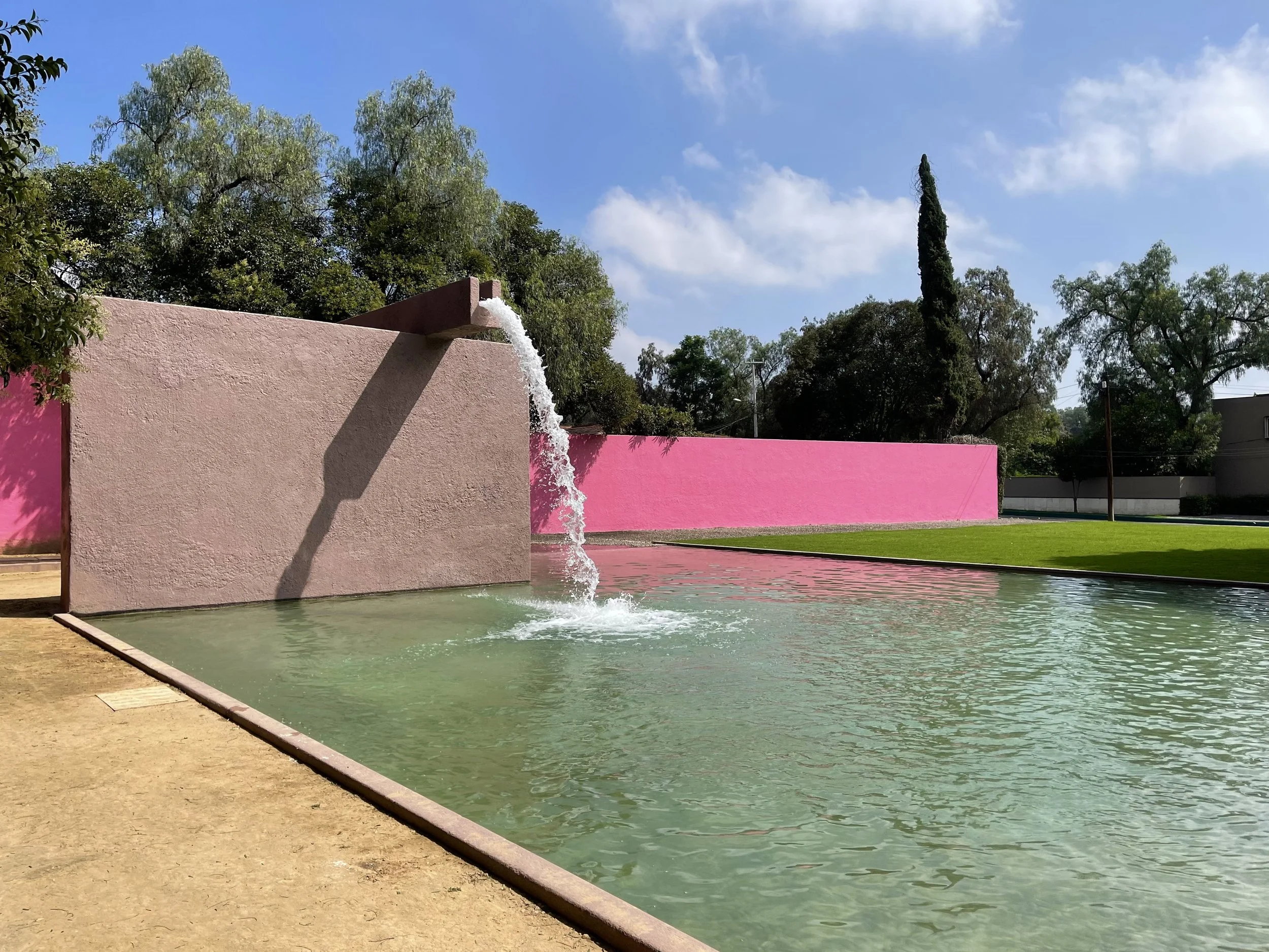 Barragan's Fuente de los Amantes