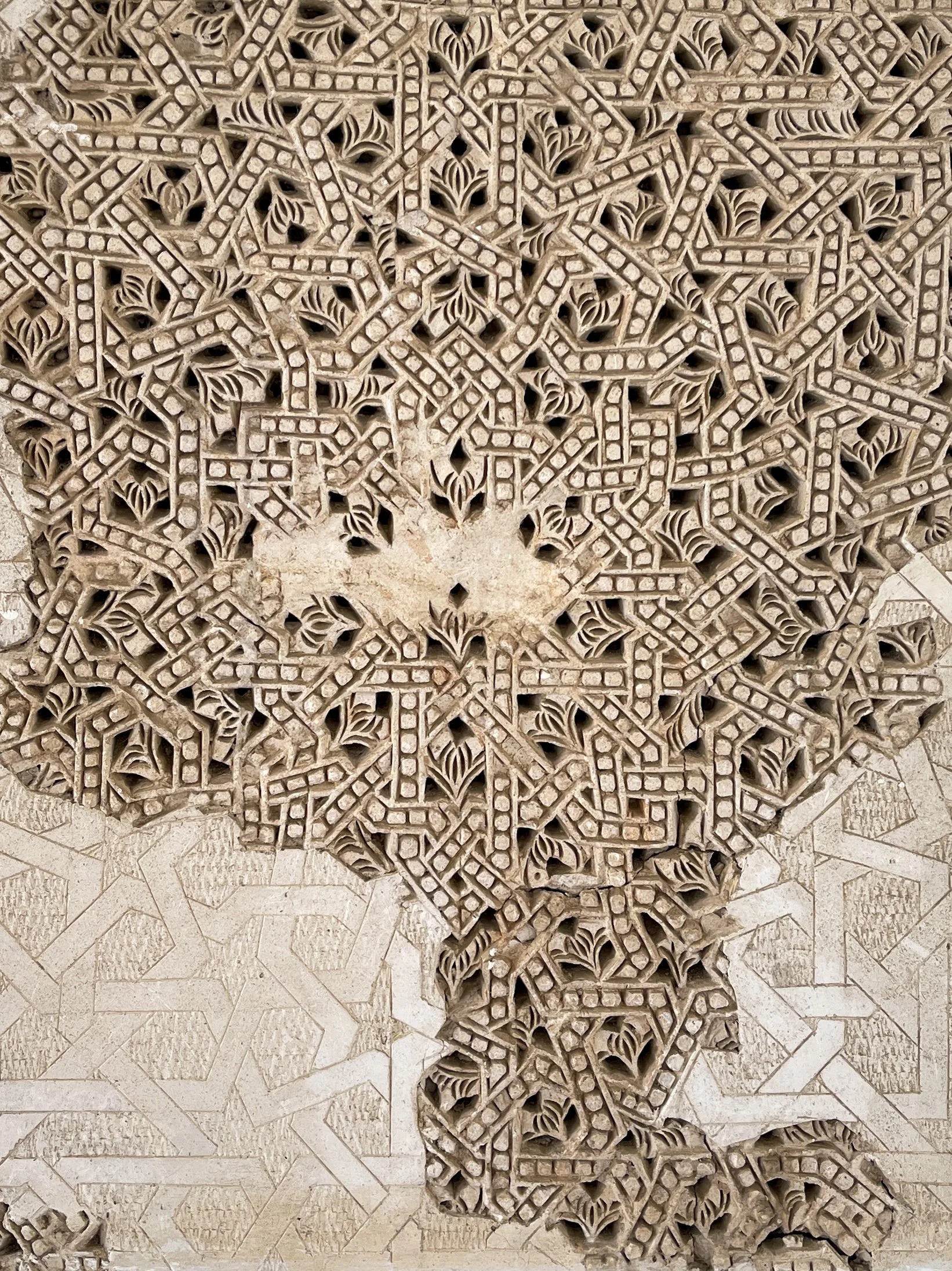 Sebqa tile relief at the Palacio de los Páez de Castillejo