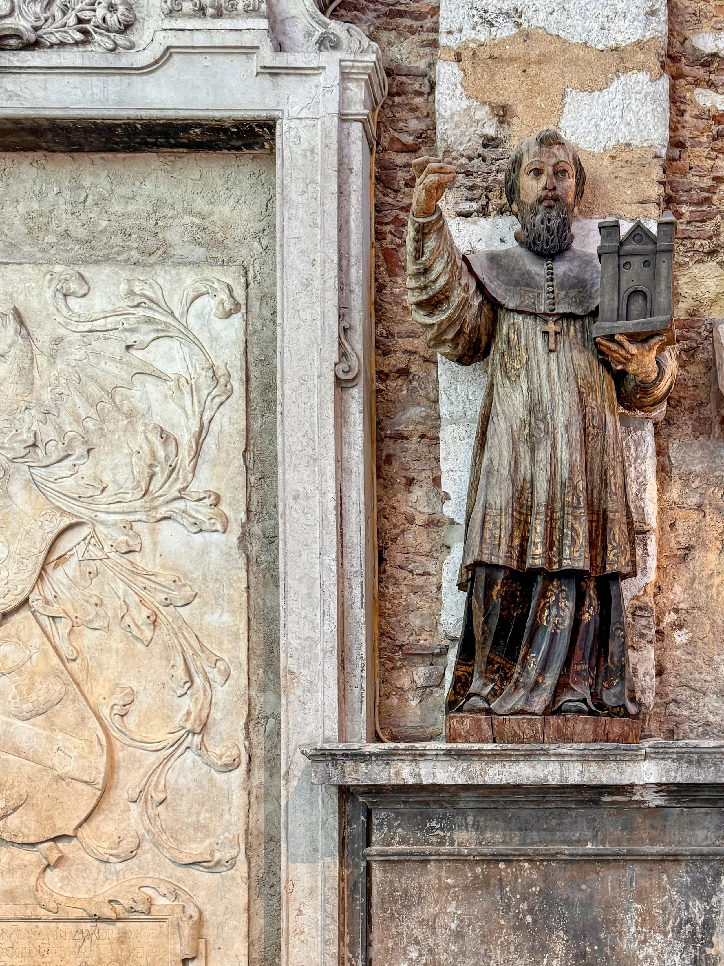 Polychrome wooden sculpture of São Nuno de Santa Maria (Nuno Álvares Pereira at Carmo museum