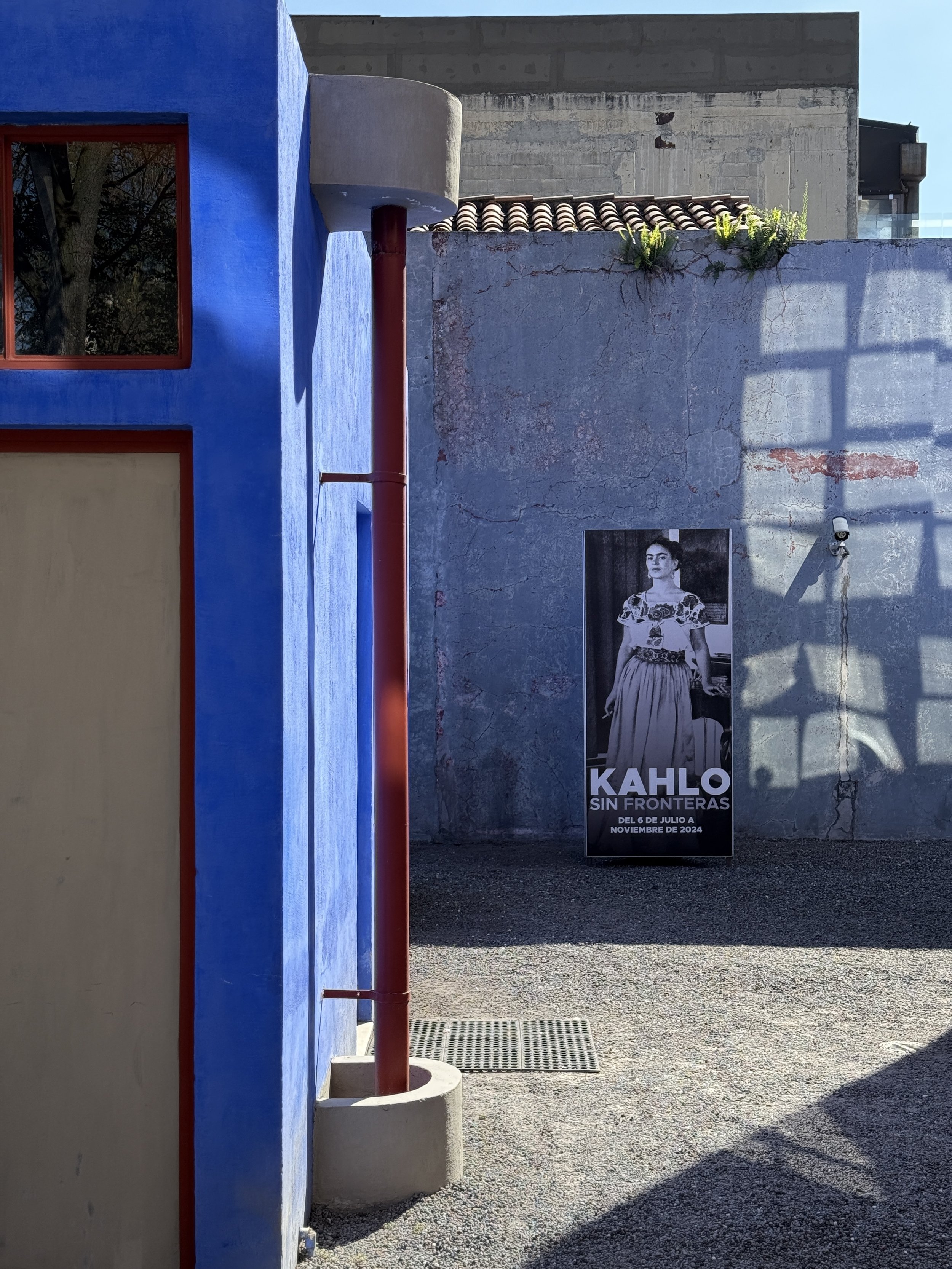 The bathroom and a poster of Frida at Museo Casa Estudio Diego Rivera y Frida Kahlo in CDMX