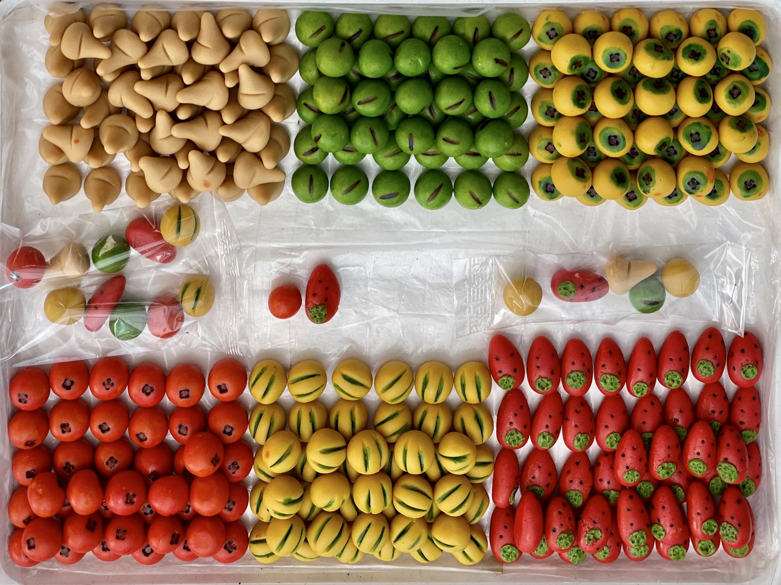 Marzipan fruit at el Bazar Sábado