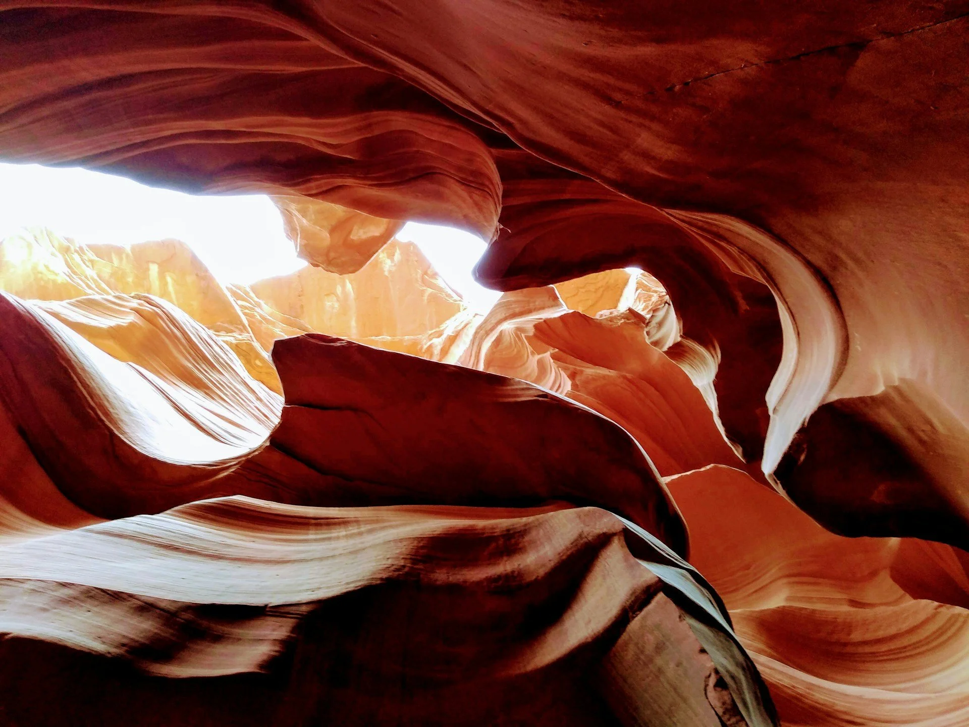 Curving rock formations in Antelope Canyon in Arizona
